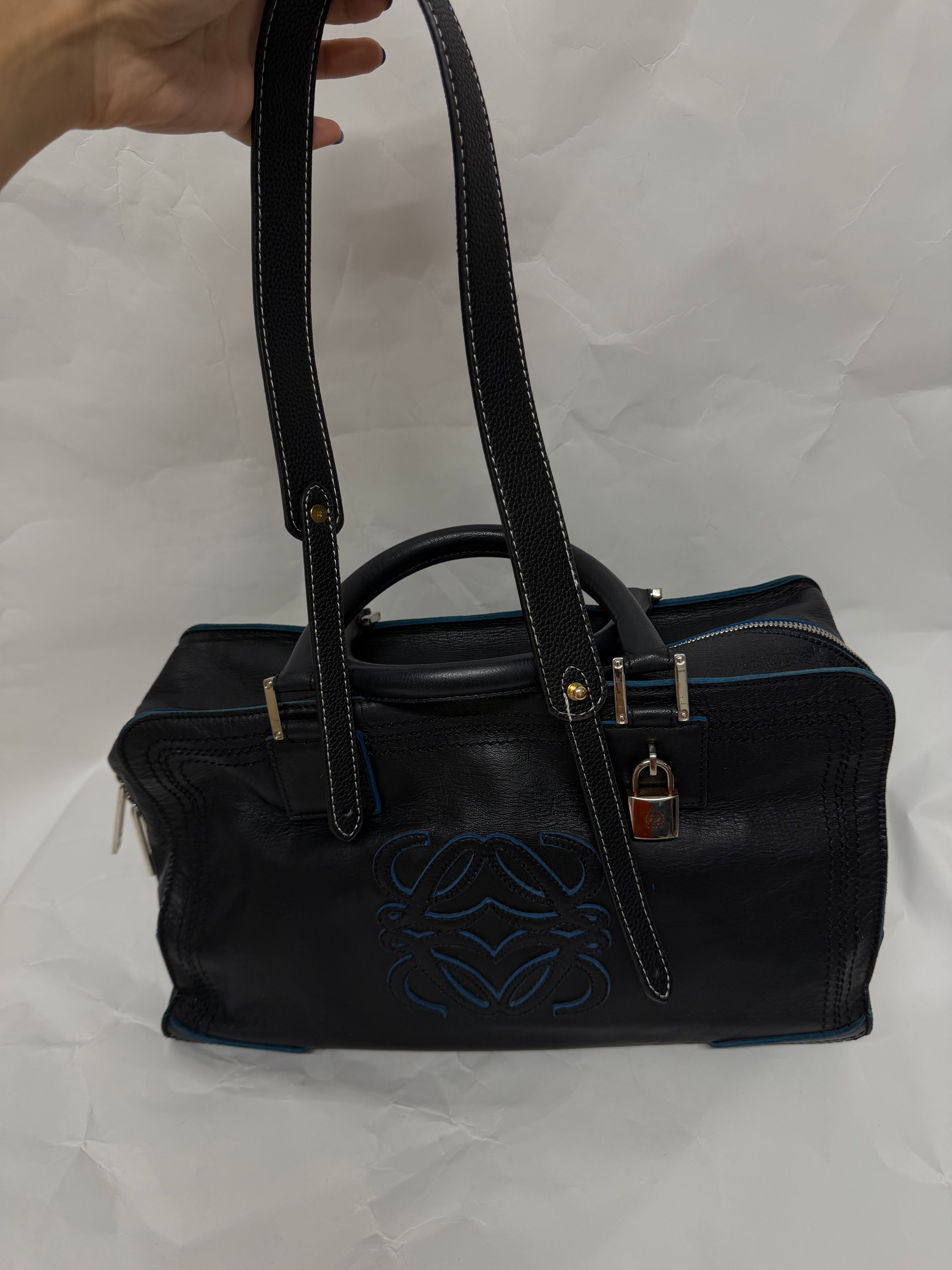 Loewe Amazona 36 Piel Negra y edición especial azul
