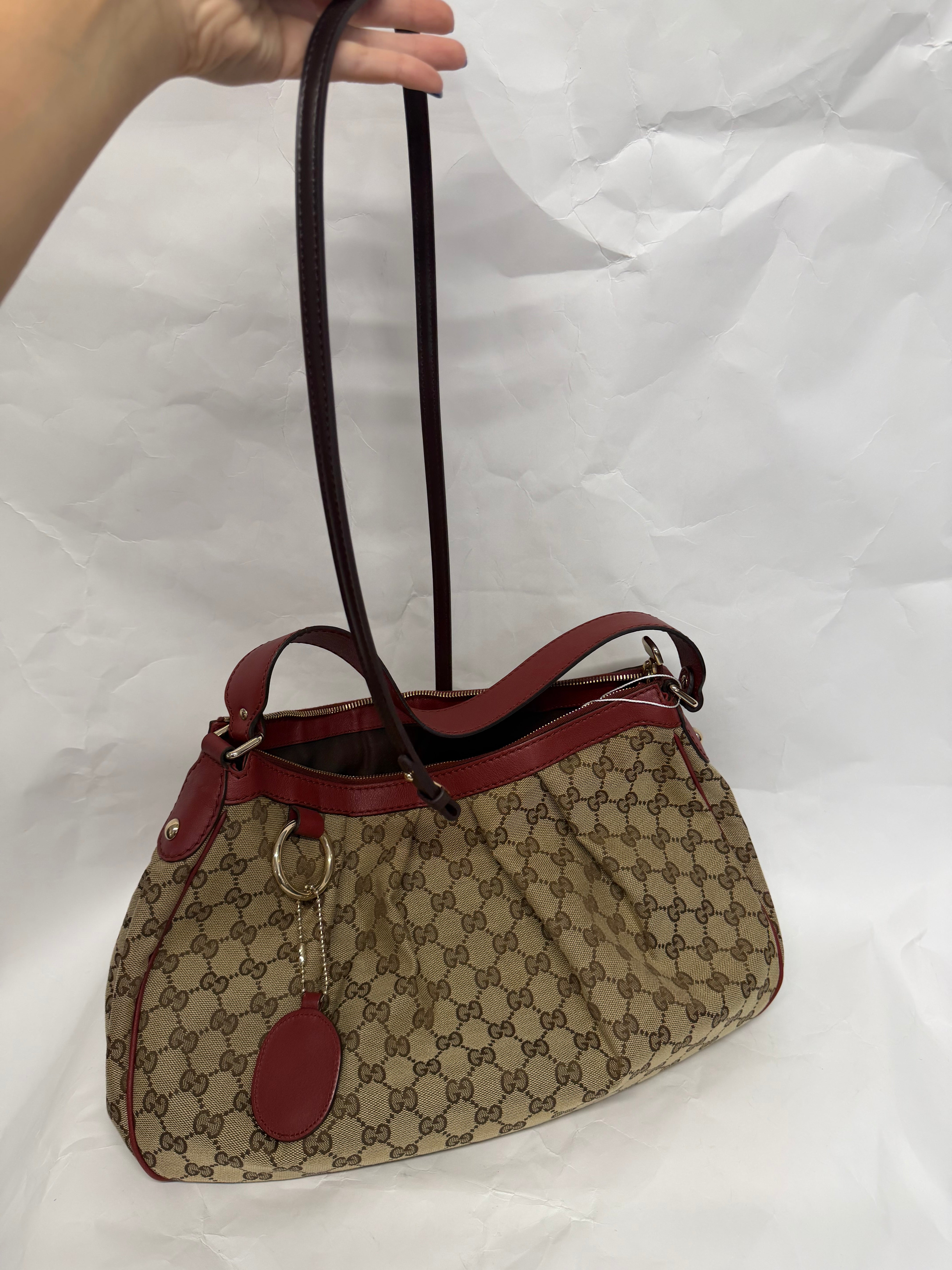 Gucci Sukey GG Canvas Shoulder Bag | Cuero Rojo