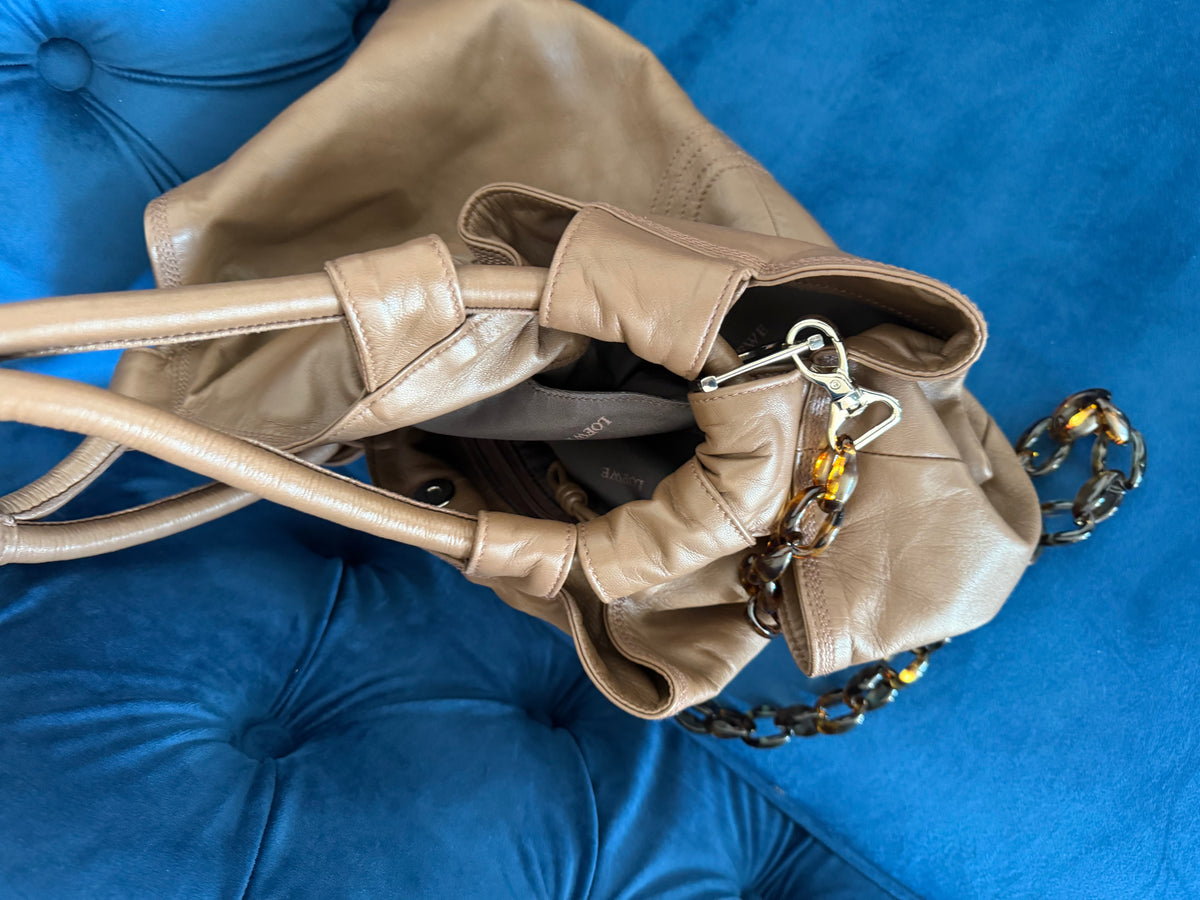 Loewe Aire Mediano Piel Nappa Marrón camel con bandolera