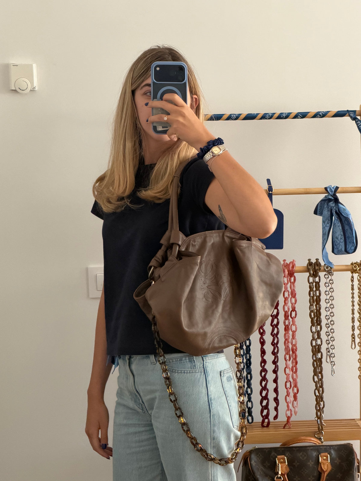 Loewe Aire Mediano Piel Nappa Marrón camel con bandolera