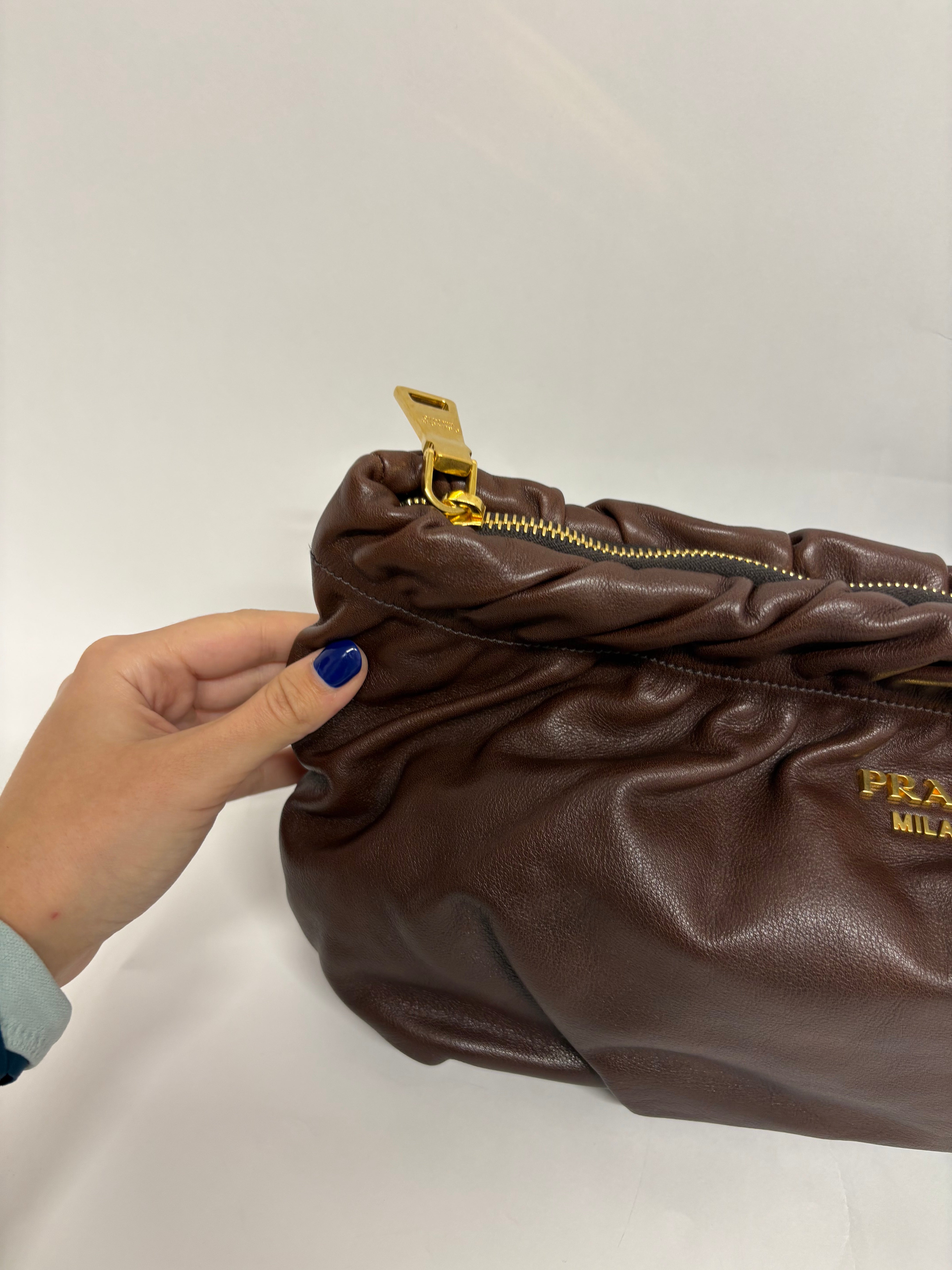 Prada bolso de mano marrón oscuro