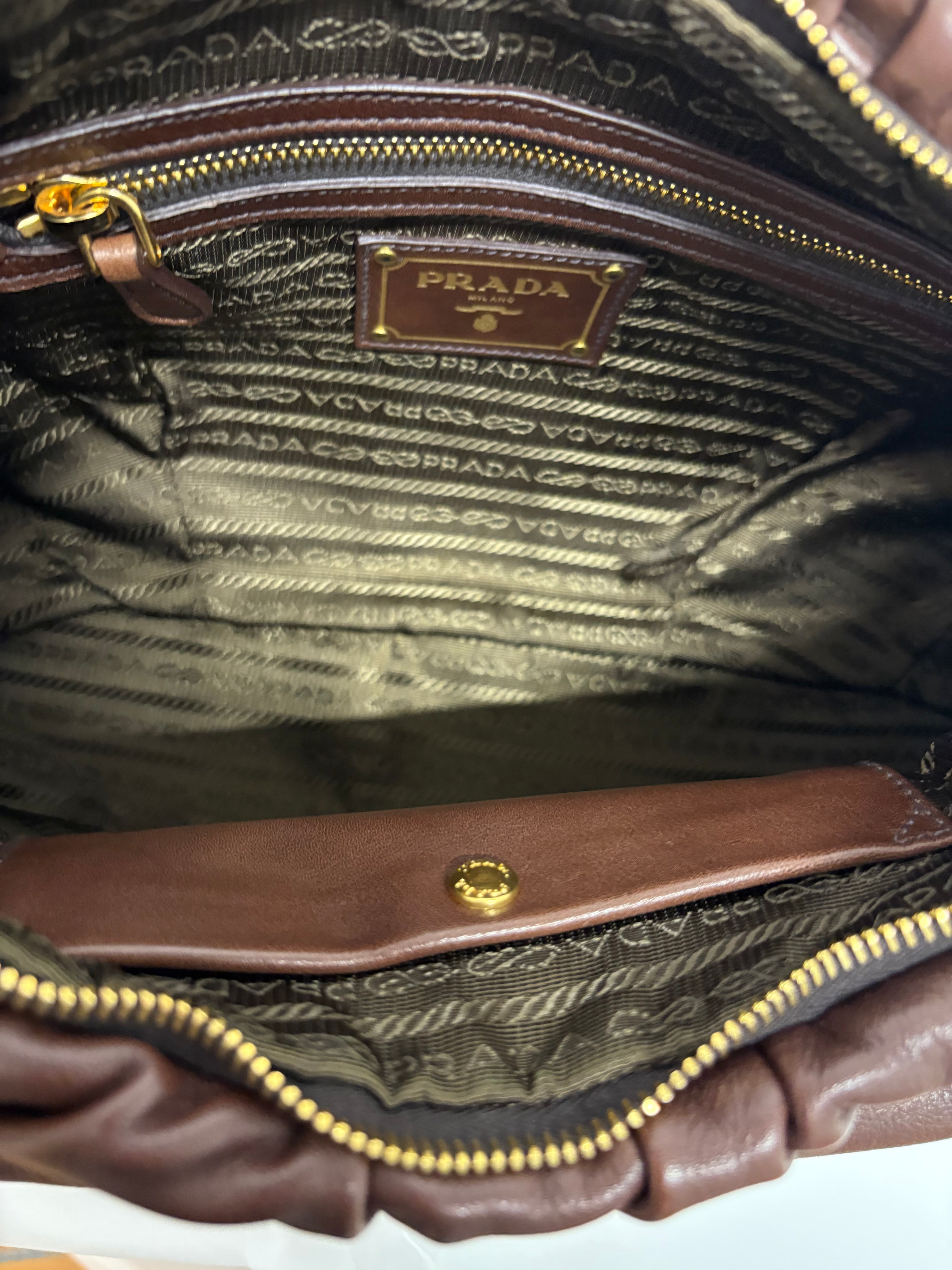 Prada bolso de mano marrón oscuro