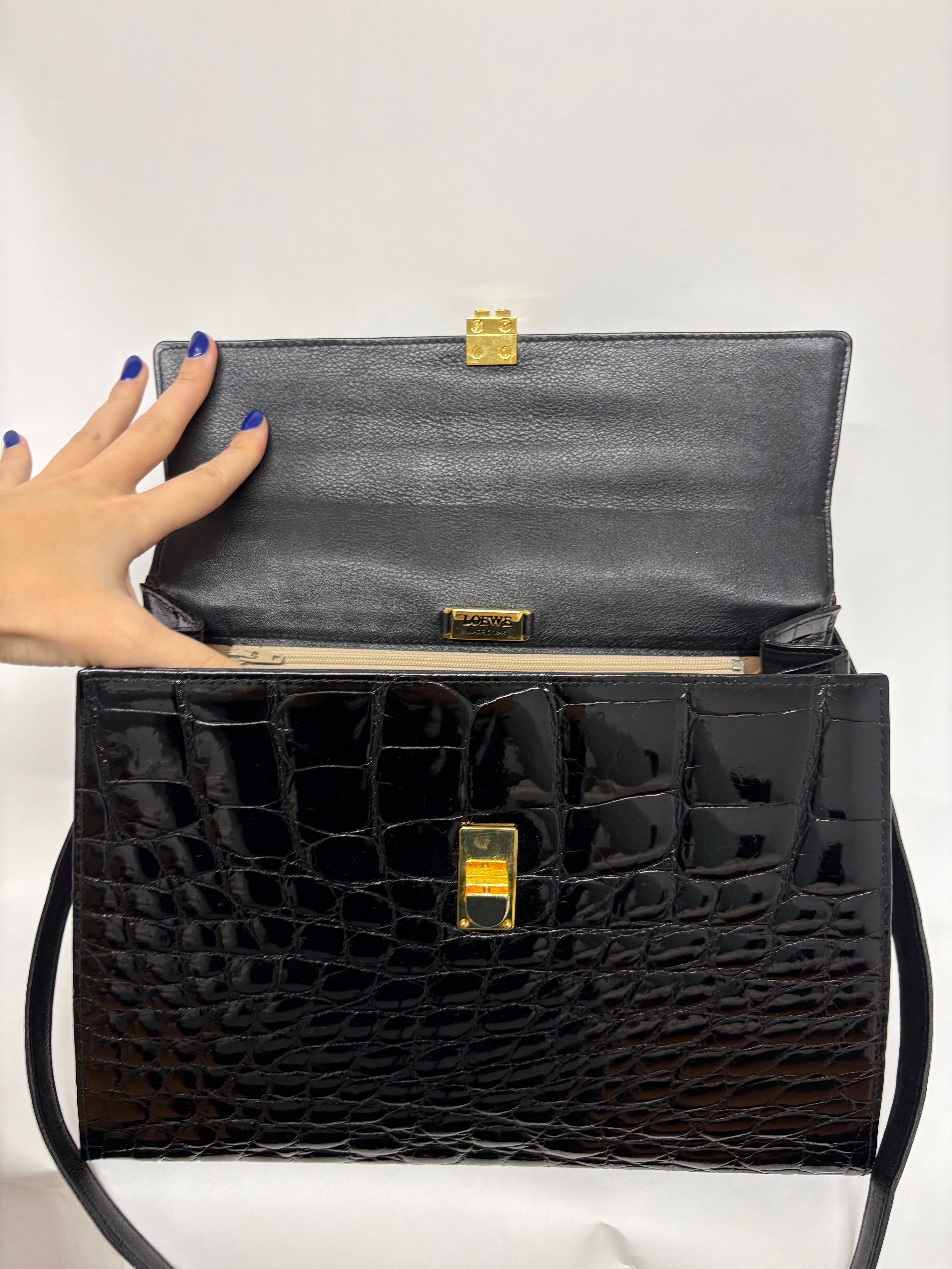 Loewe cocodrilo vintage negro con bandolera