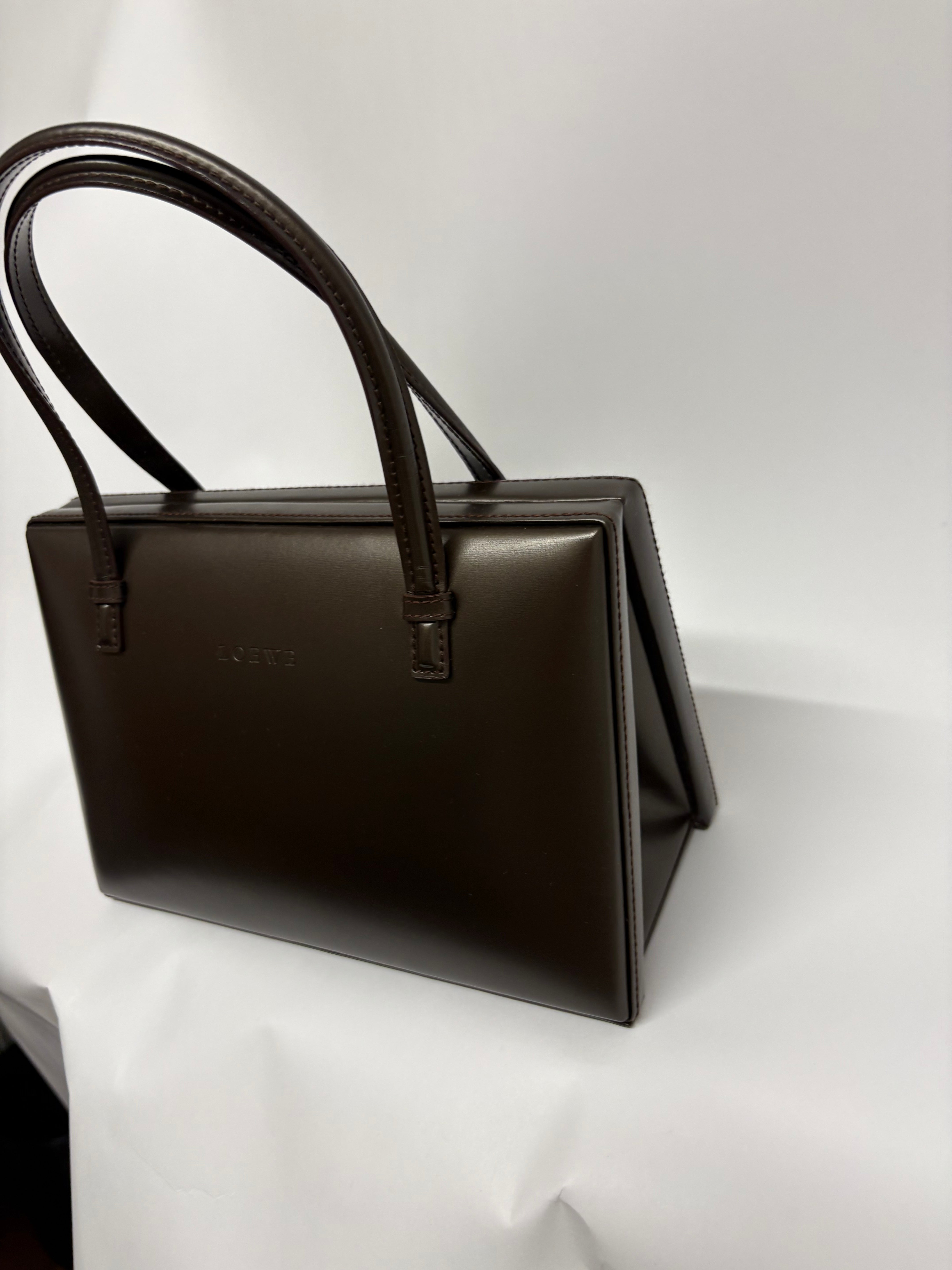 Loewe mini marron de mano piel cepillada