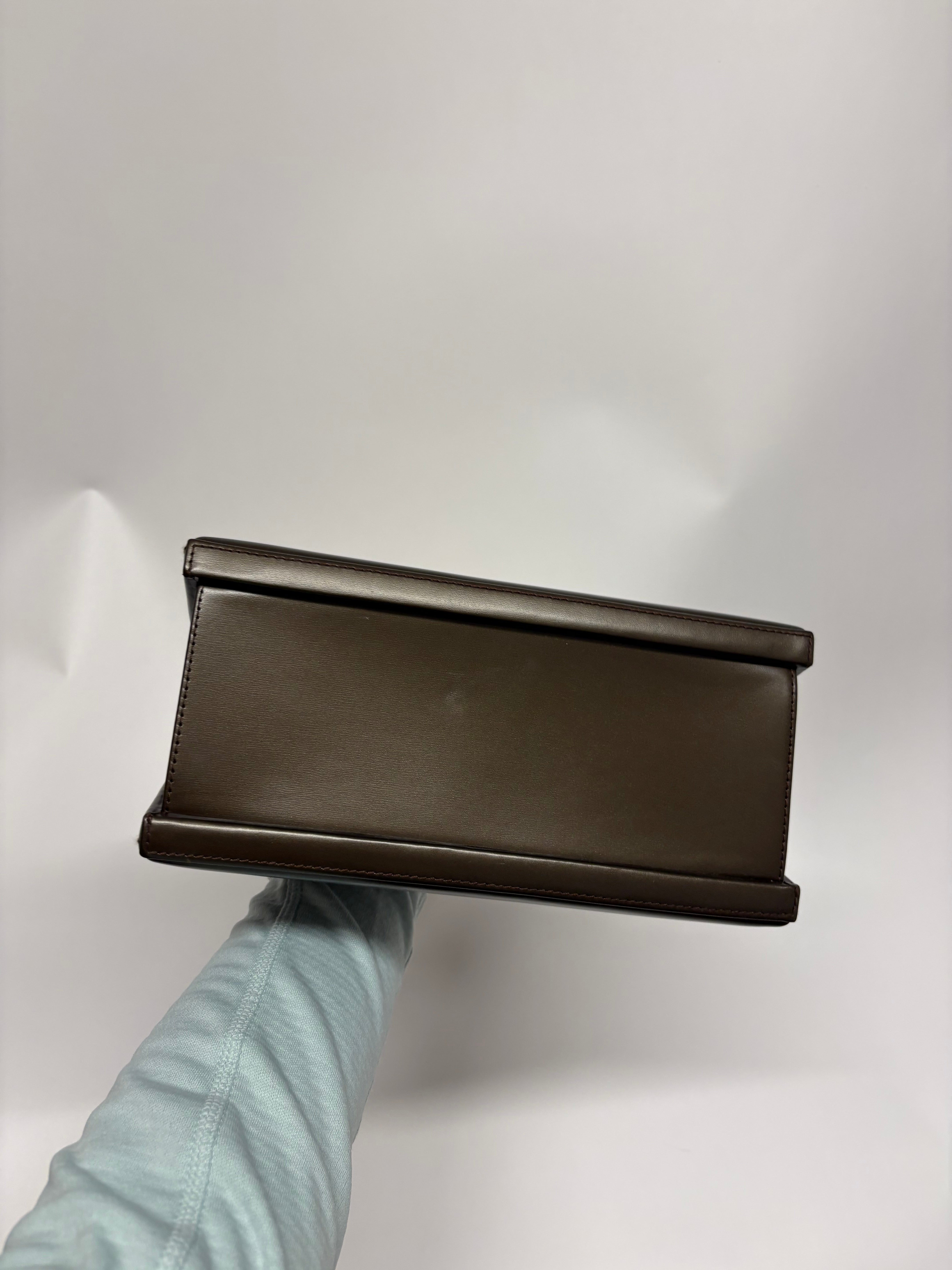 Loewe mini marron de mano piel cepillada