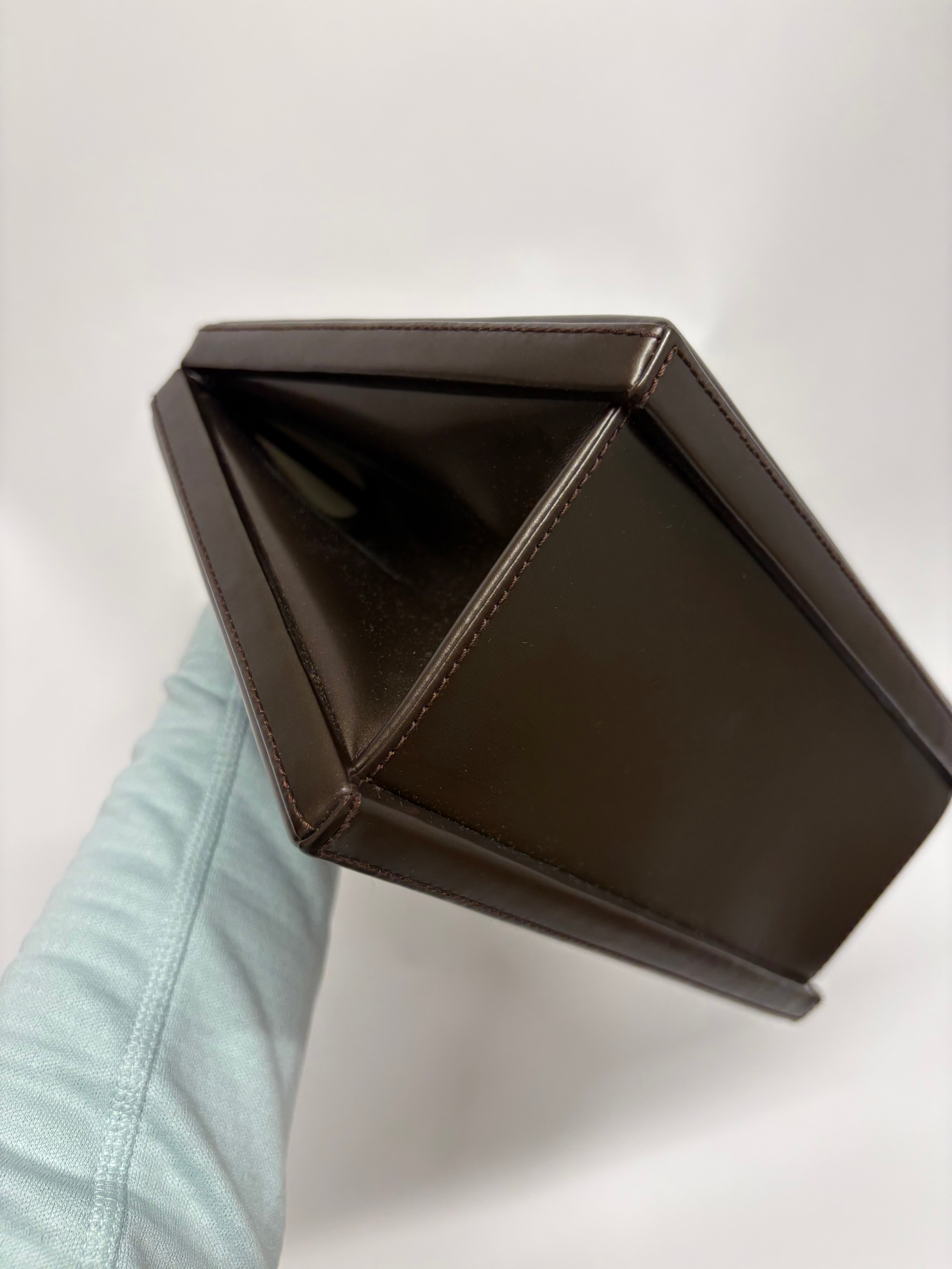 Loewe mini marron de mano piel cepillada