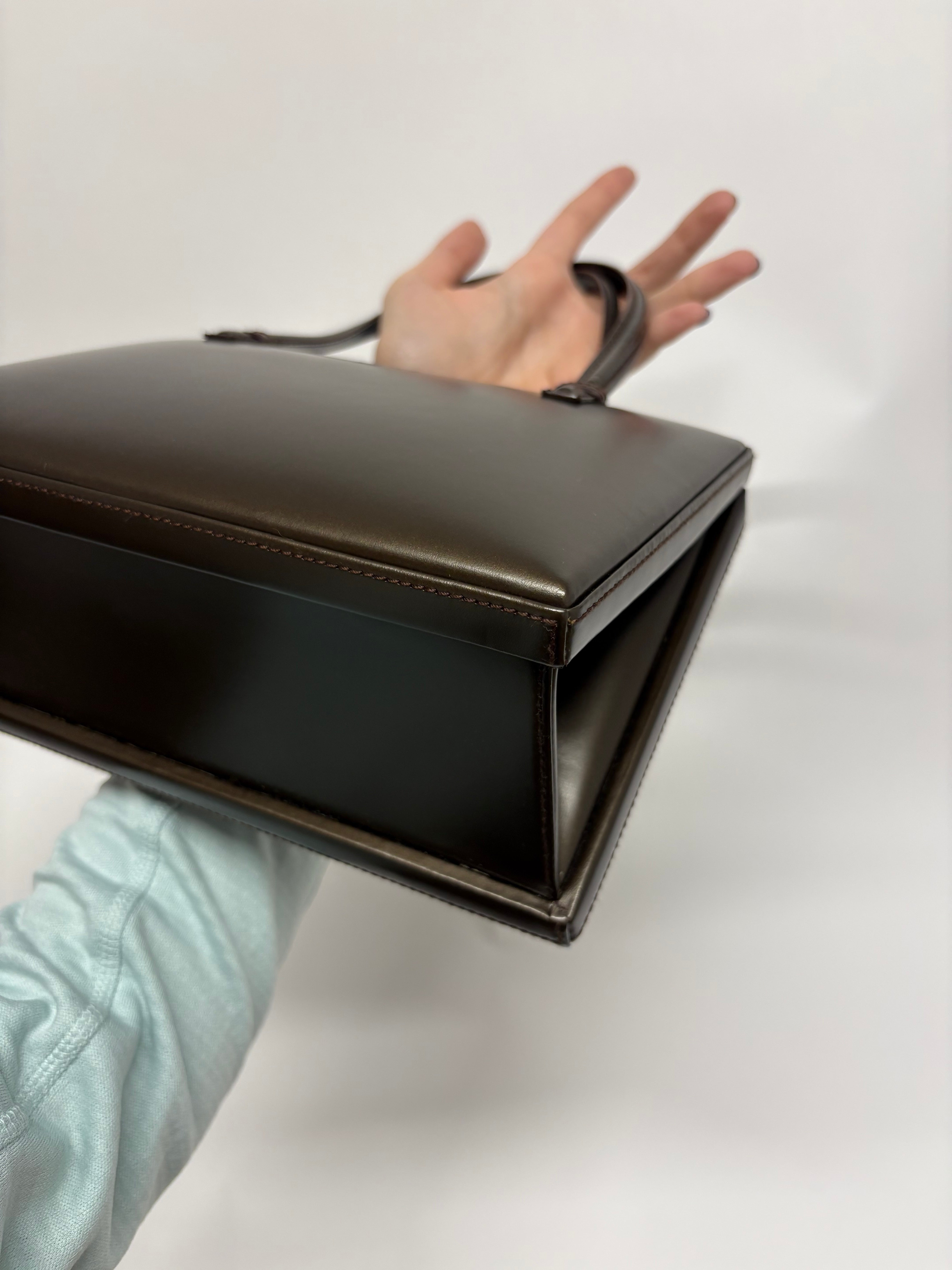Loewe mini marron de mano piel cepillada