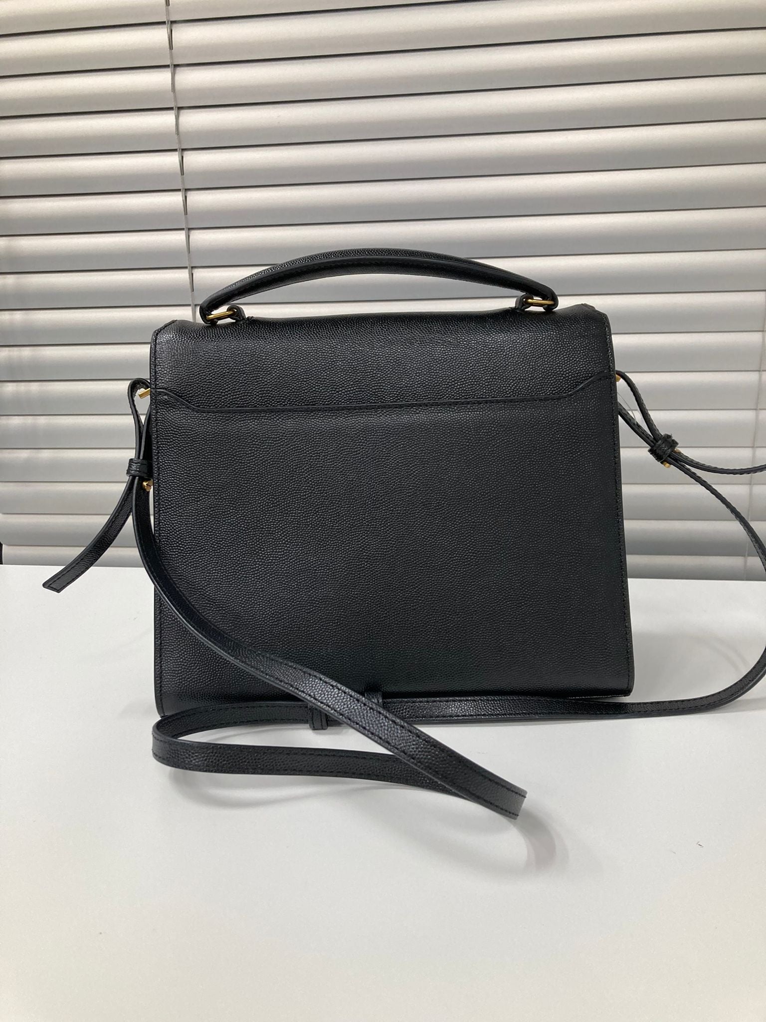 Saint Laurent Cassandra Top Handle bandolera negro