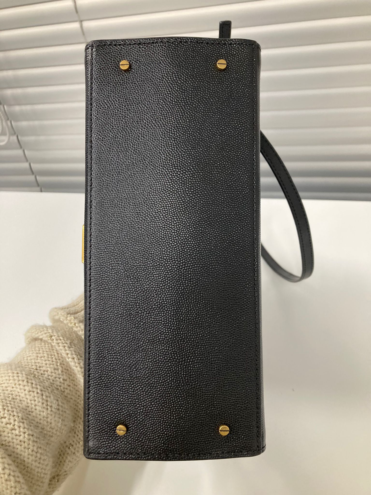 Saint Laurent Cassandra Top Handle bandolera negro