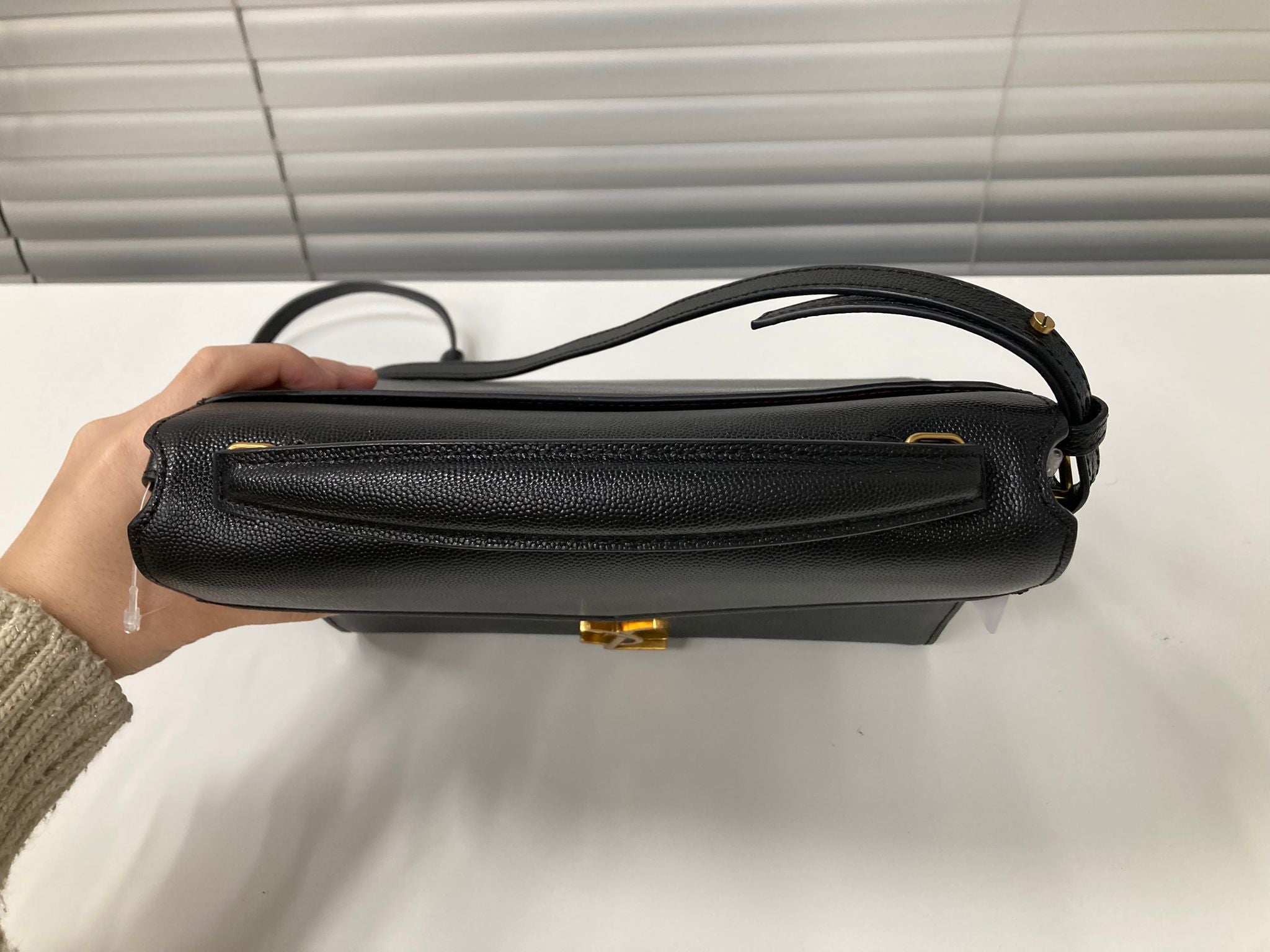 Saint Laurent Cassandra Top Handle bandolera negro