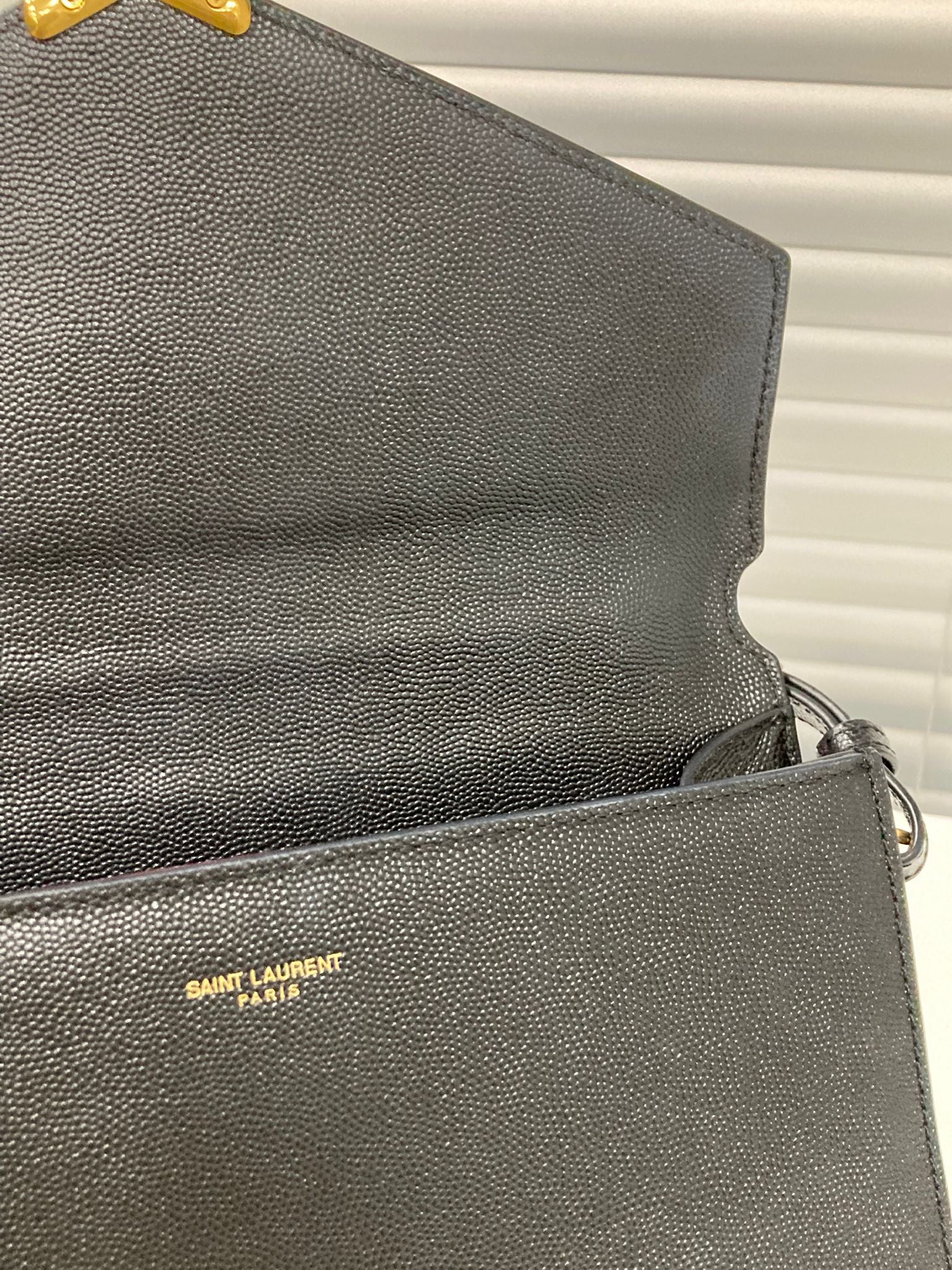 Saint Laurent Cassandra Top Handle bandolera negro