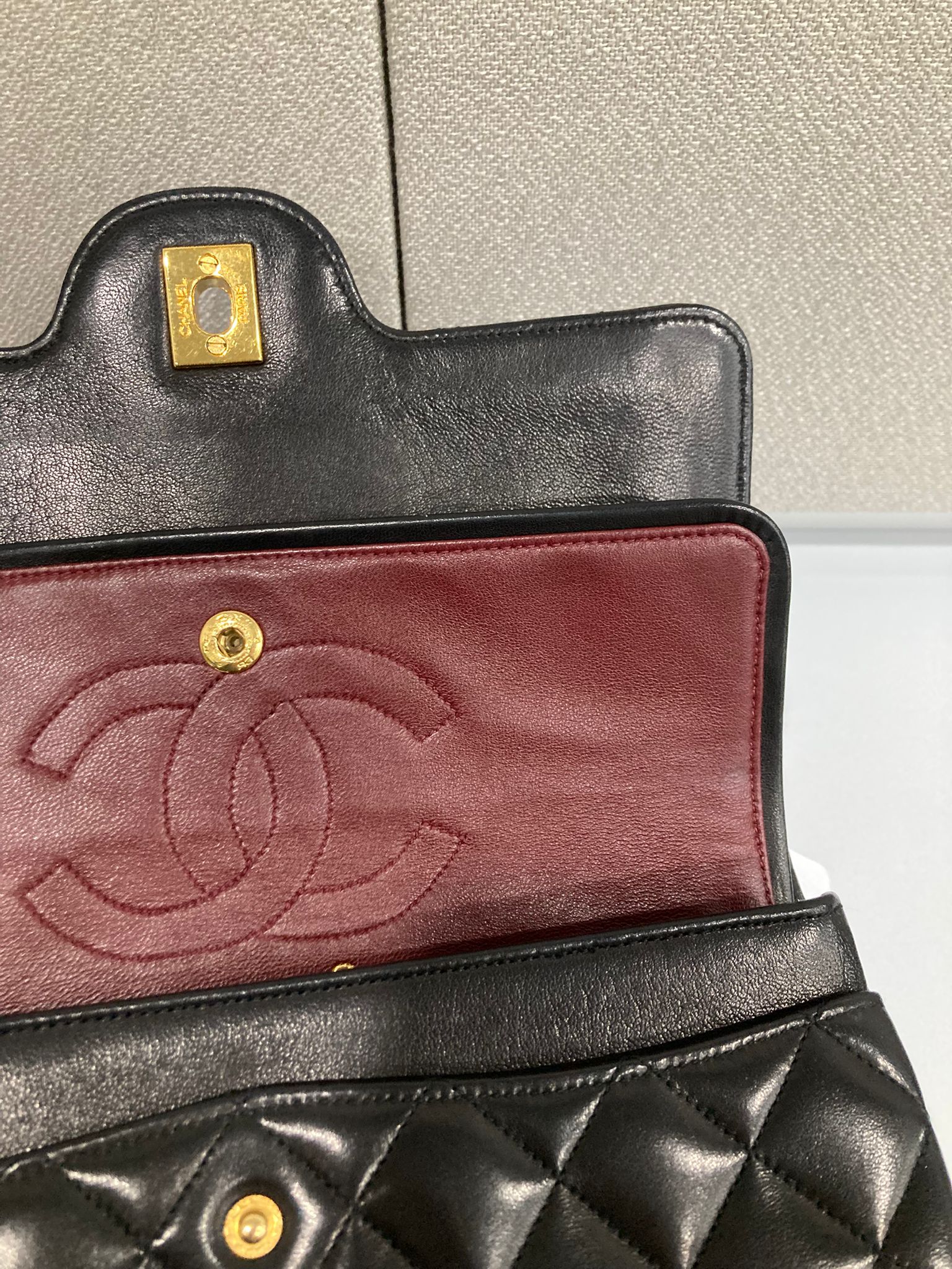 CHANEL Timeless 23 Double Flap  Lambskin negro · Herrajes dorados · Serie 1