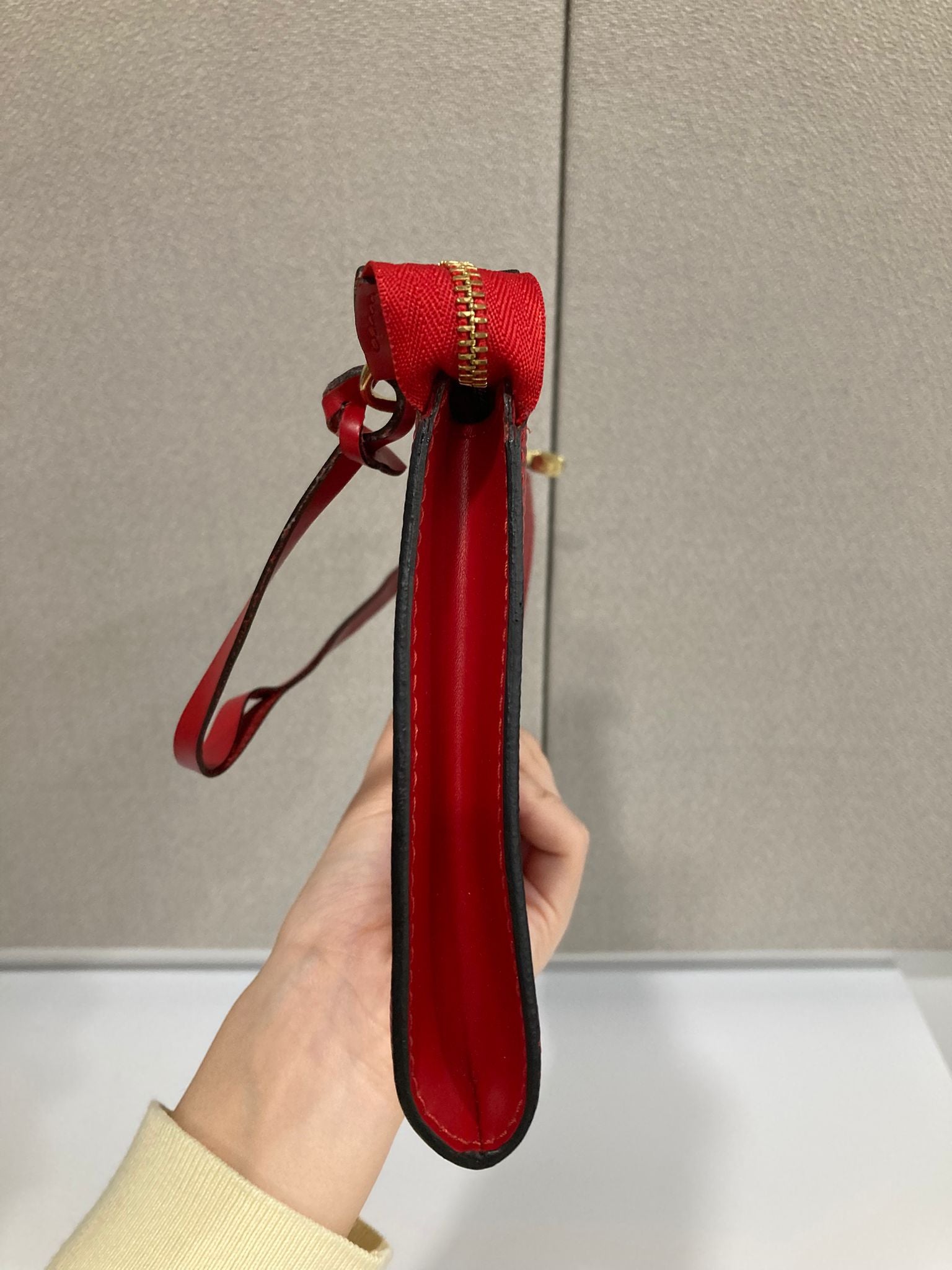 Louis Vuitton Pochette Accessoires Epi Roja con 2 bandoleras extra