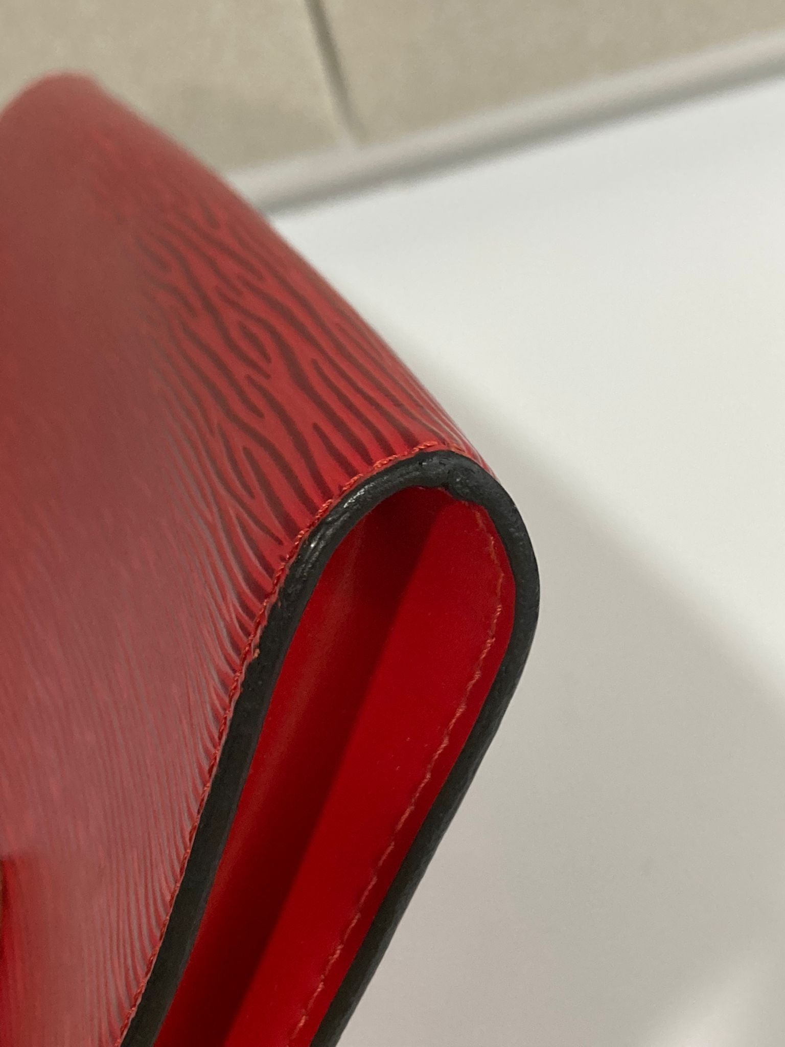 Louis Vuitton Pochette Accessoires Epi Roja con 2 bandoleras extra
