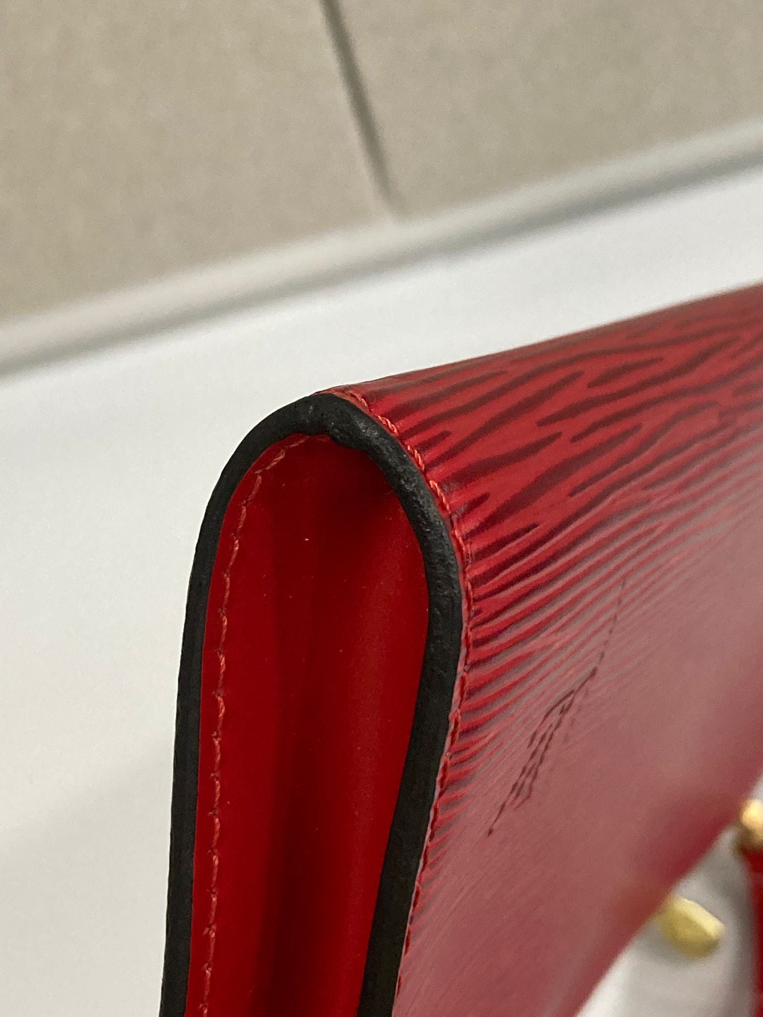 Louis Vuitton Pochette Accessoires Epi Roja con 2 bandoleras extra