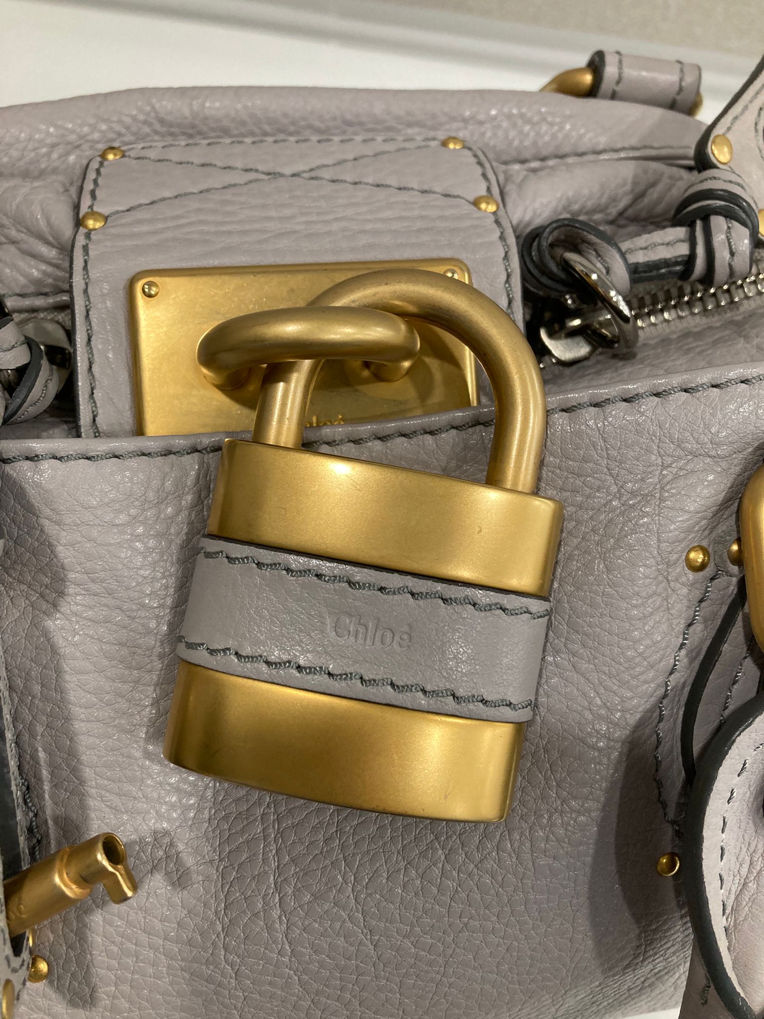 Chloé Paddington Medium Piel gris beige (greige) Candado Icono