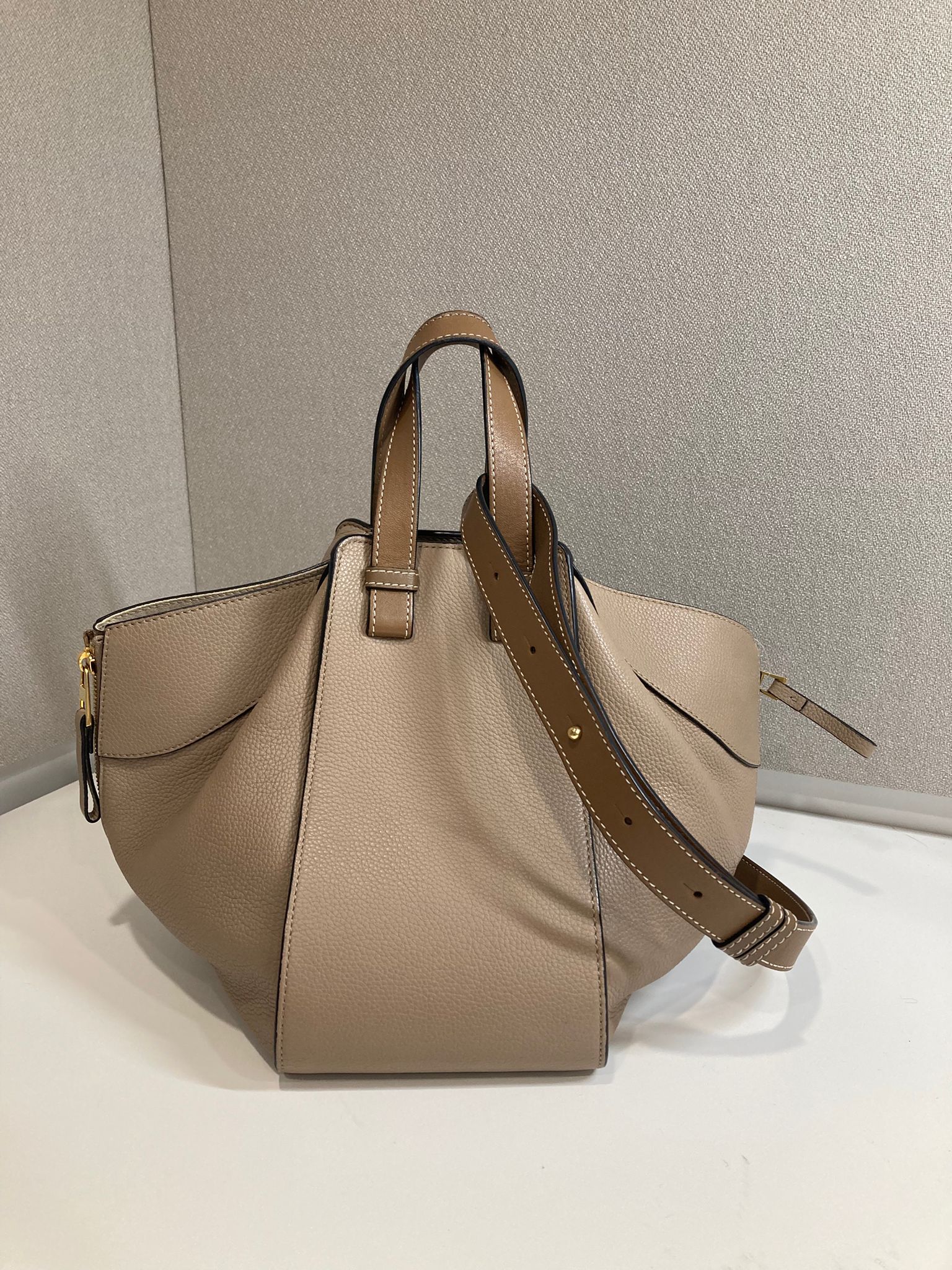 Hammock pequeño en suave piel de ternera graneada Arena