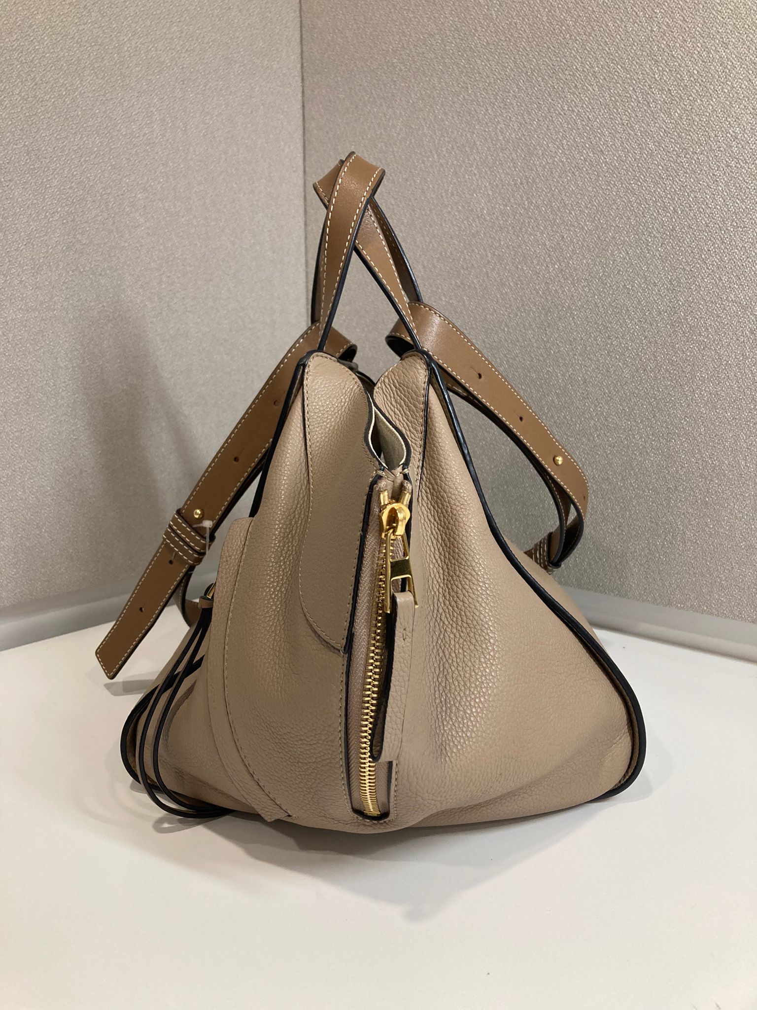 Hammock pequeño en suave piel de ternera graneada Arena