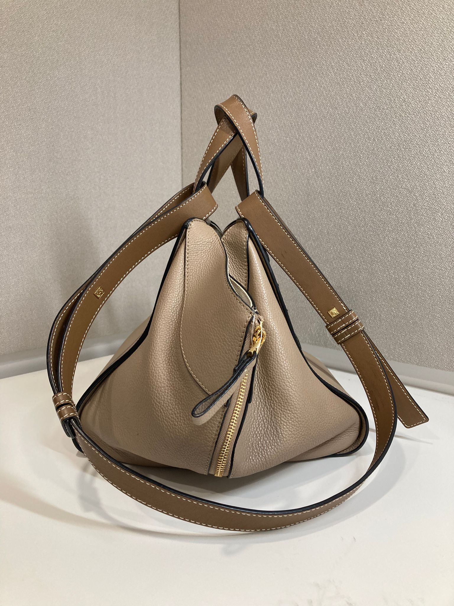 Hammock pequeño en suave piel de ternera graneada Arena