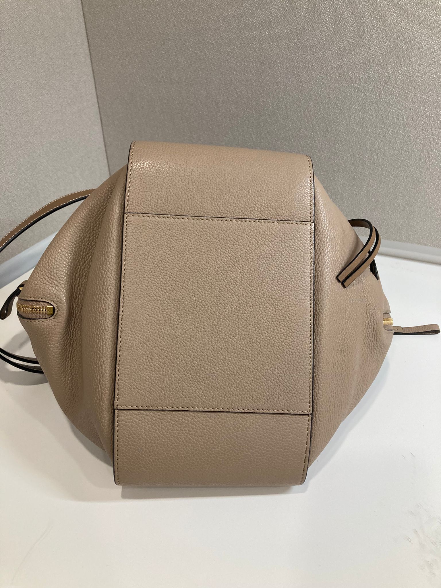 Hammock pequeño en suave piel de ternera graneada Arena