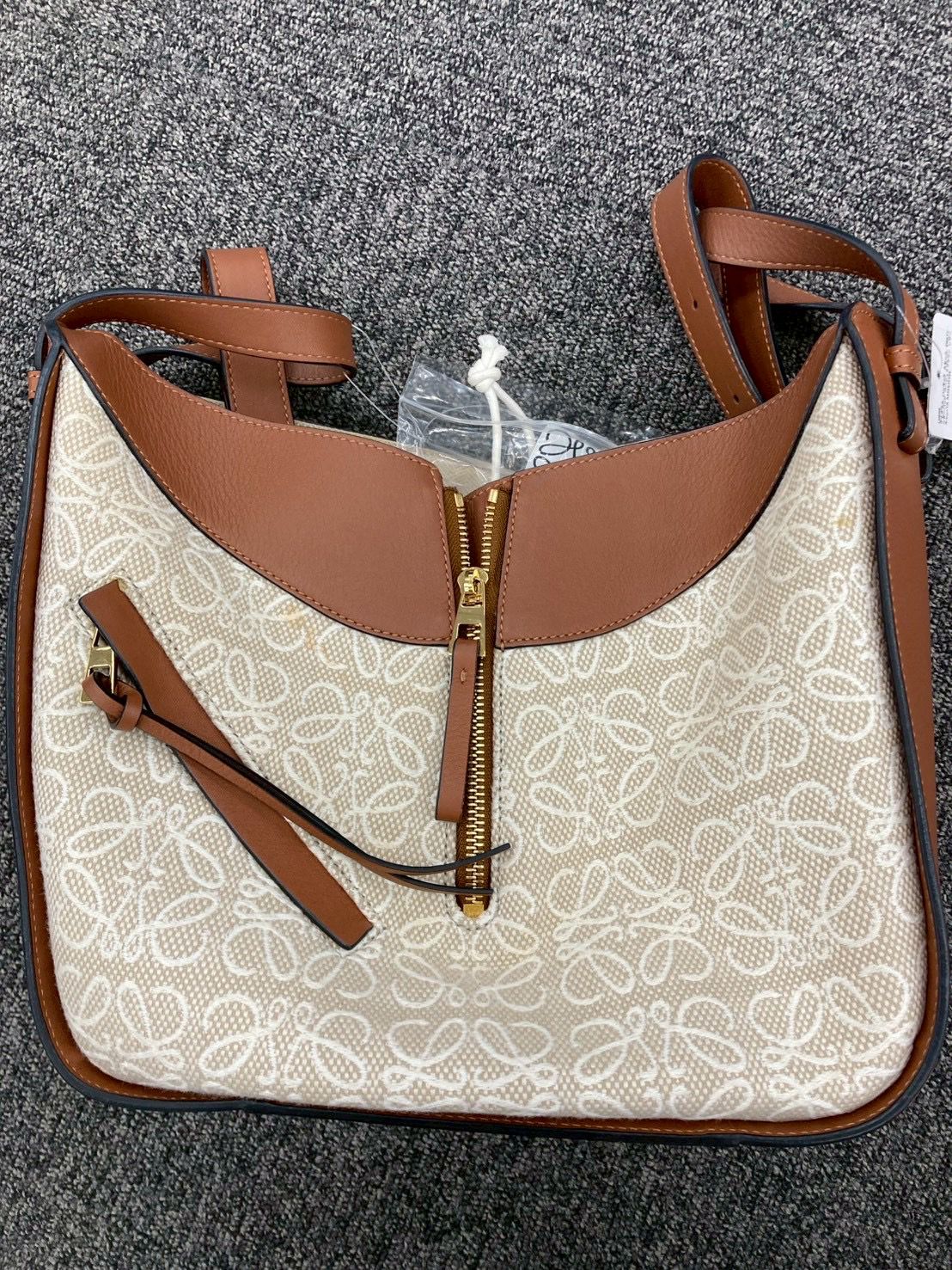 Loewe hammock small anagrama en canvas y piel camel