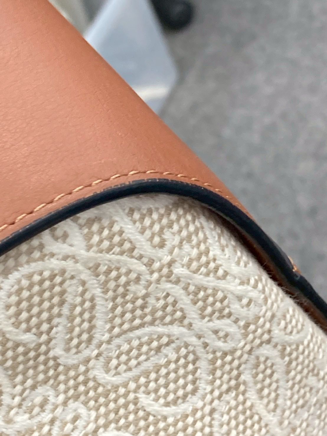 Loewe hammock small anagrama en canvas y piel camel