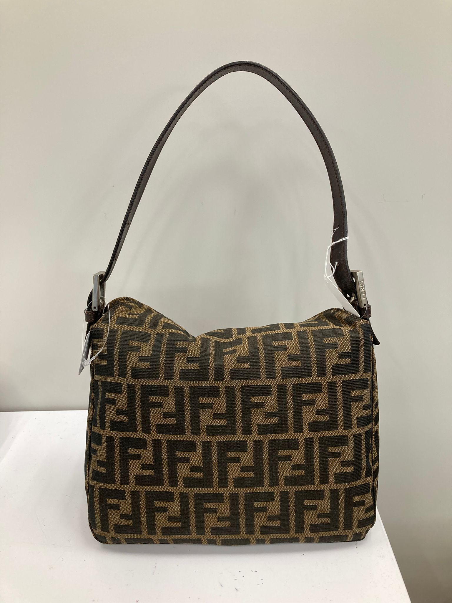 Fendi Baguette Zucca con doble solapa marrón