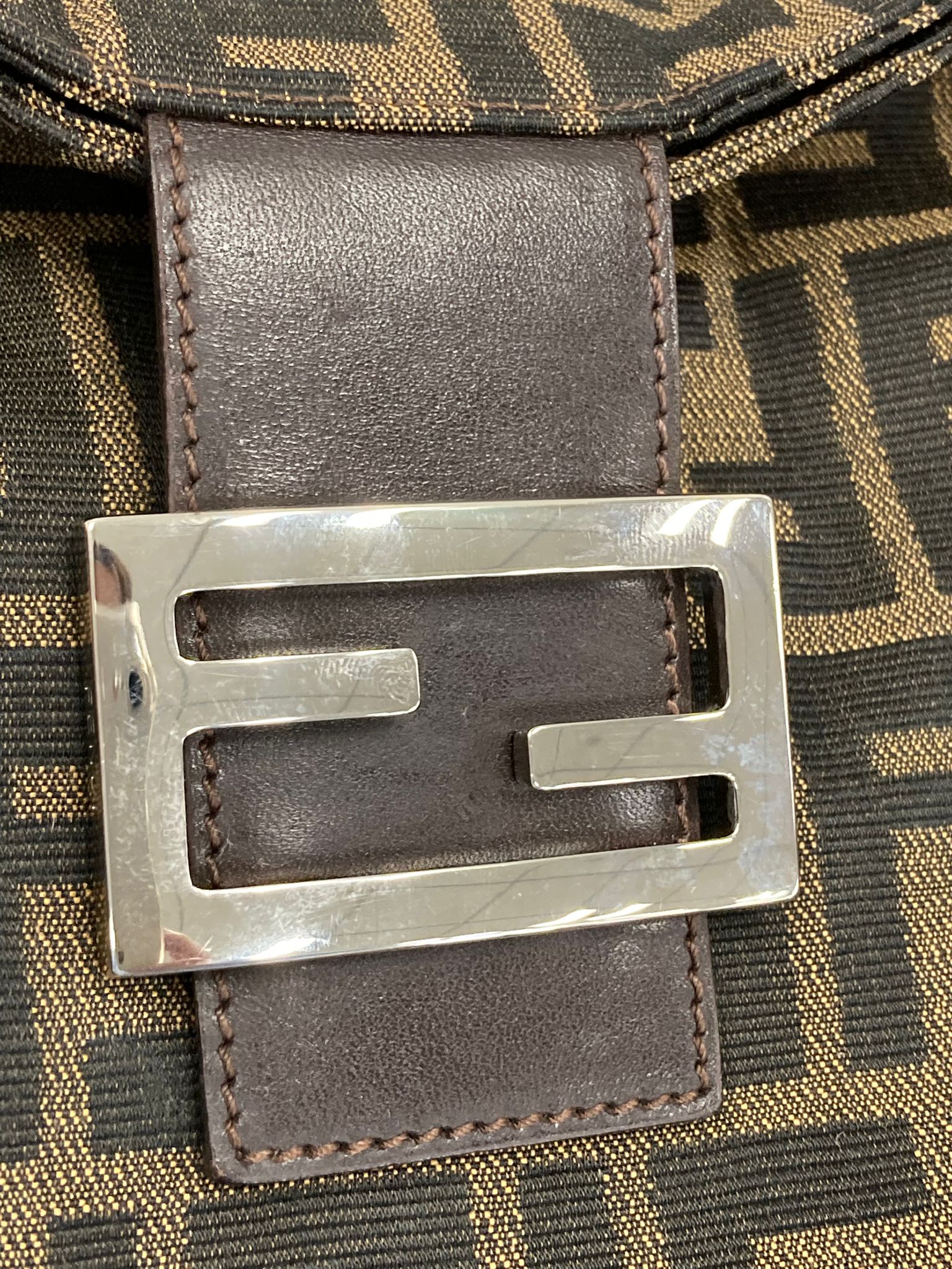Fendi Baguette Zucca con doble solapa marrón