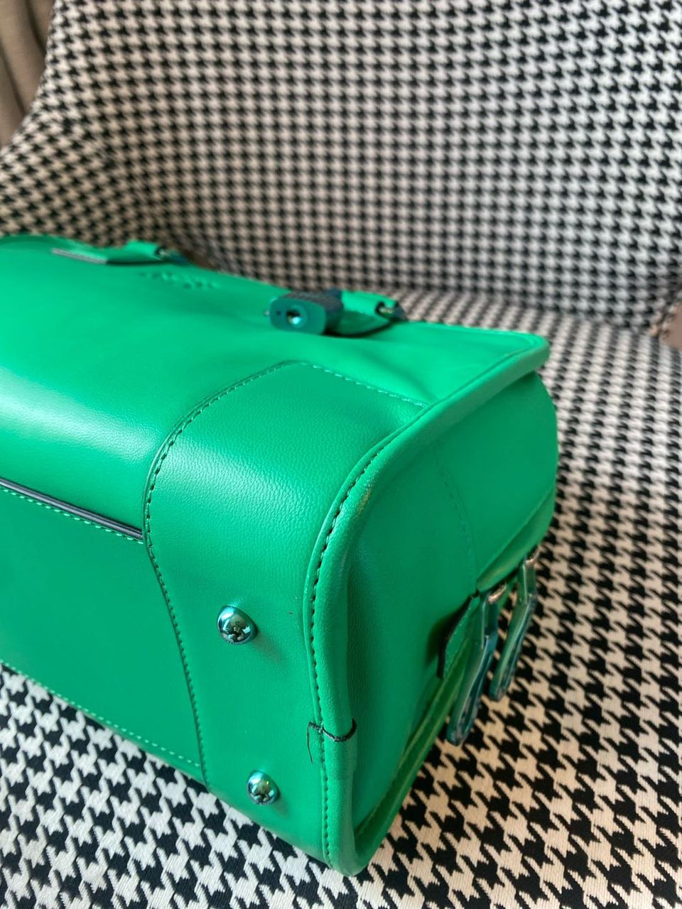 Loewe Amazona 28 verde electrico