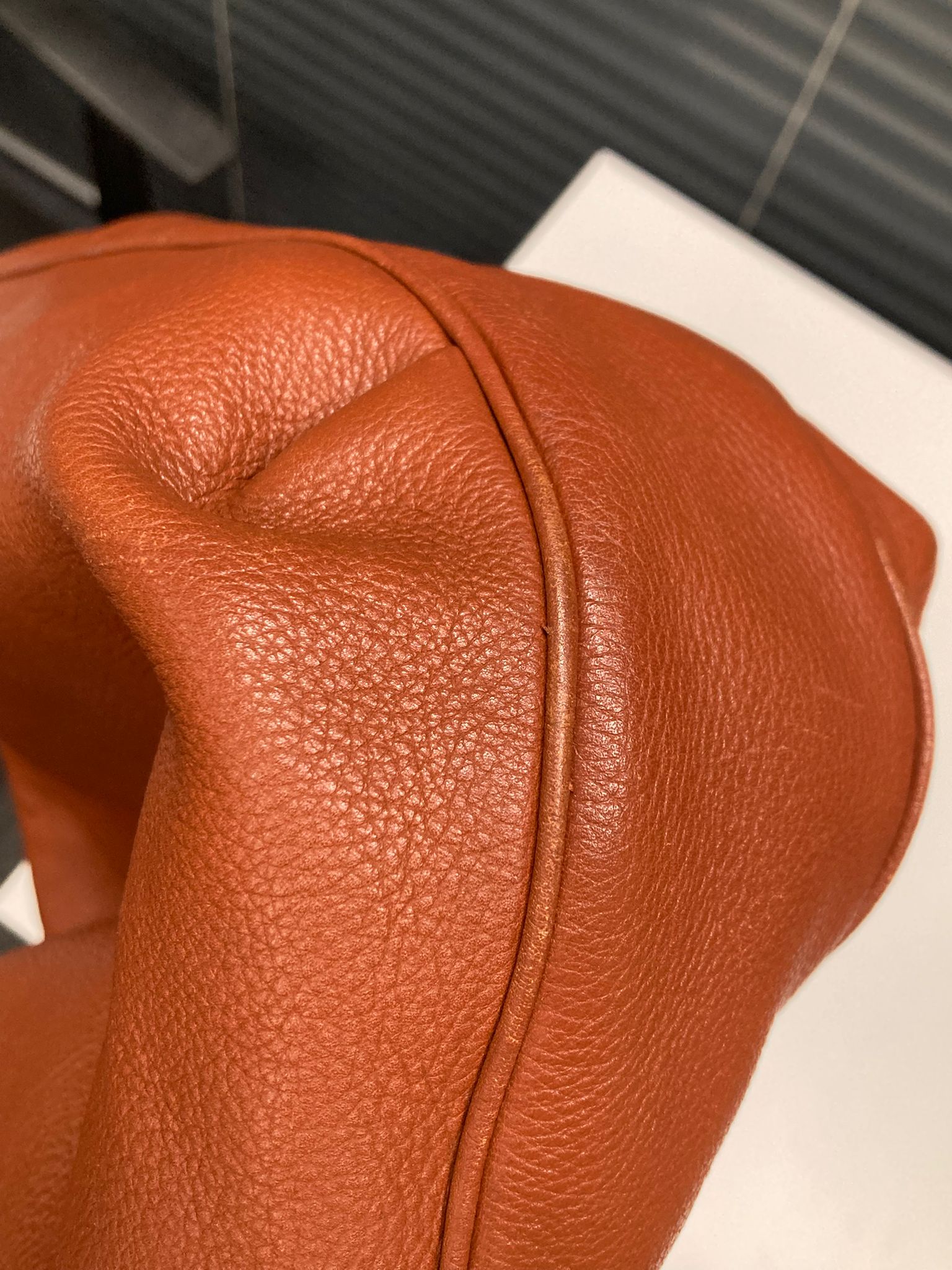 Loewe Anagram Shoulder Bag Piel camel marron