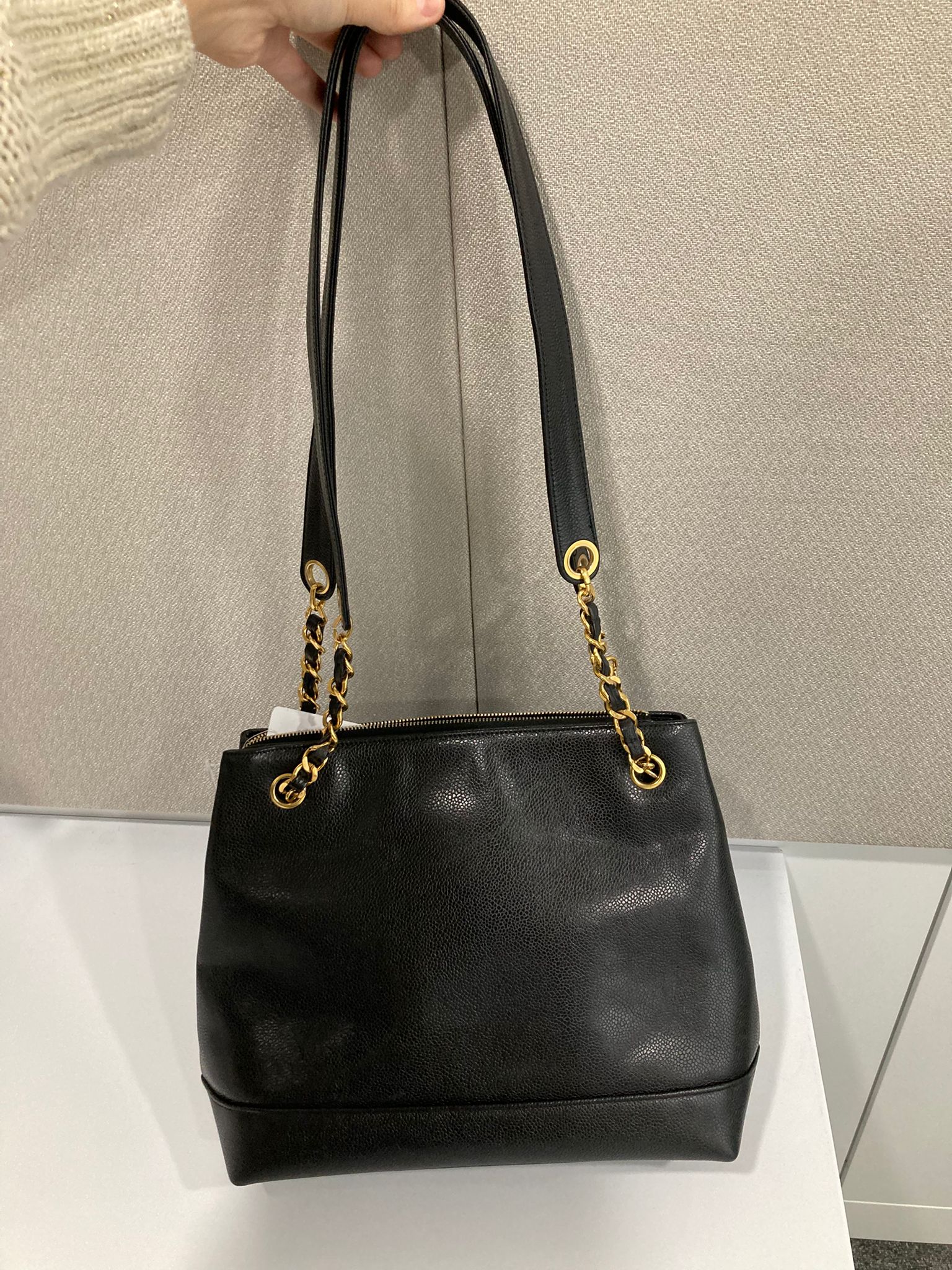 Chanel Caviar Chain Tote Negro