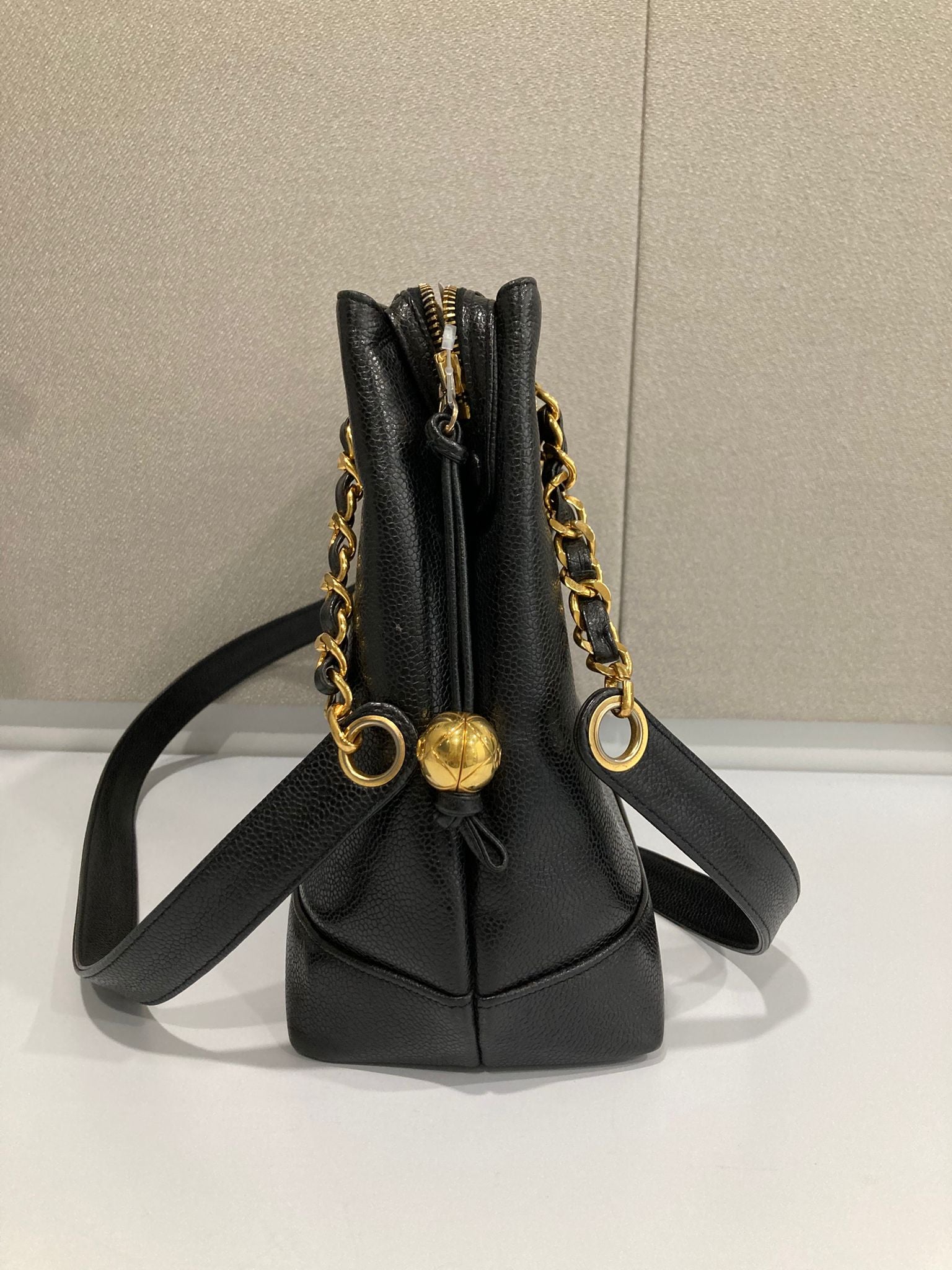 Chanel Caviar Chain Tote Negro