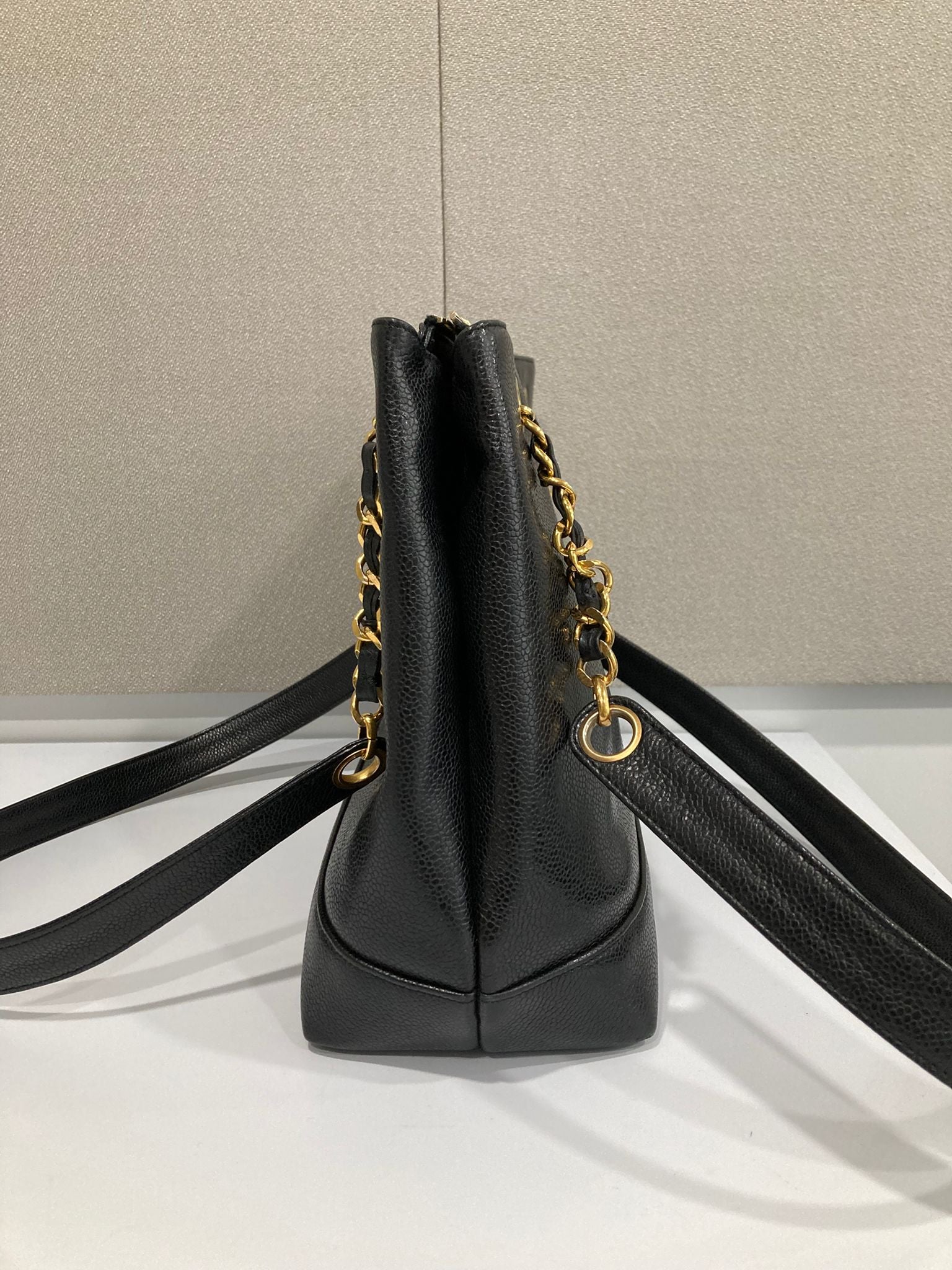 Chanel Caviar Chain Tote Negro
