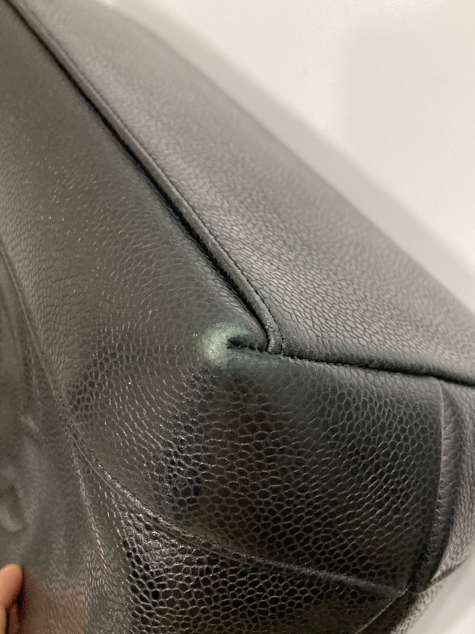 Chanel Caviar Chain Tote Negro