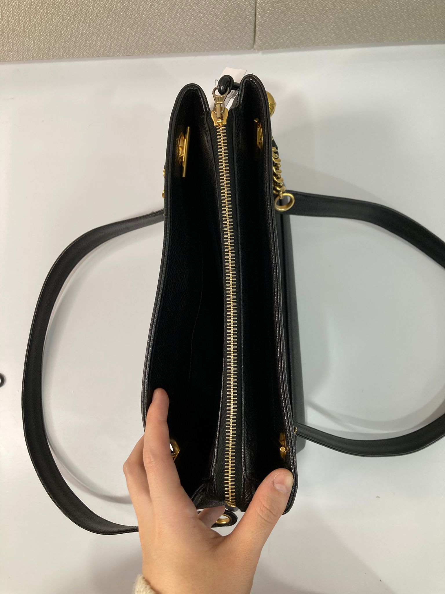 Chanel Caviar Chain Tote Negro