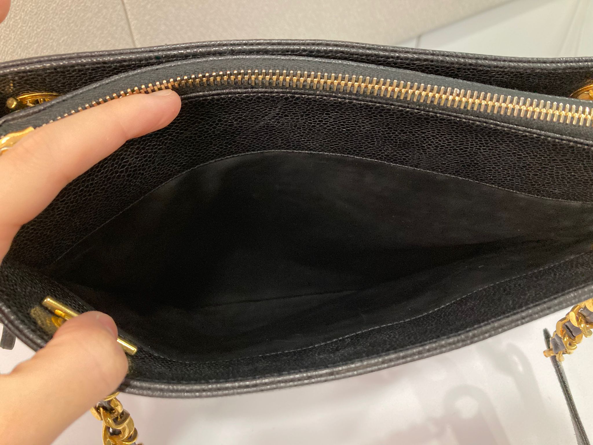 Chanel Caviar Chain Tote Negro
