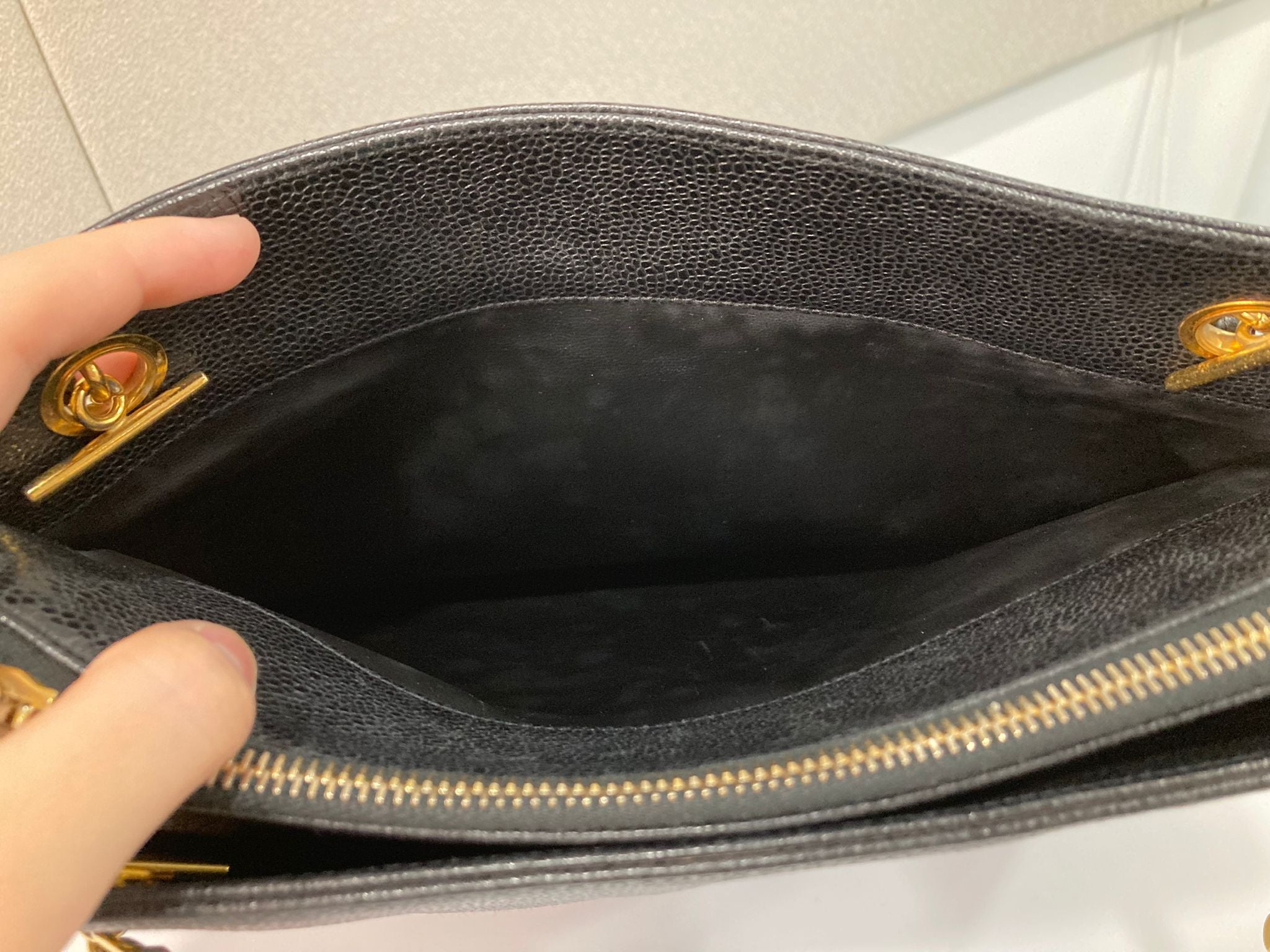 Chanel Caviar Chain Tote Negro