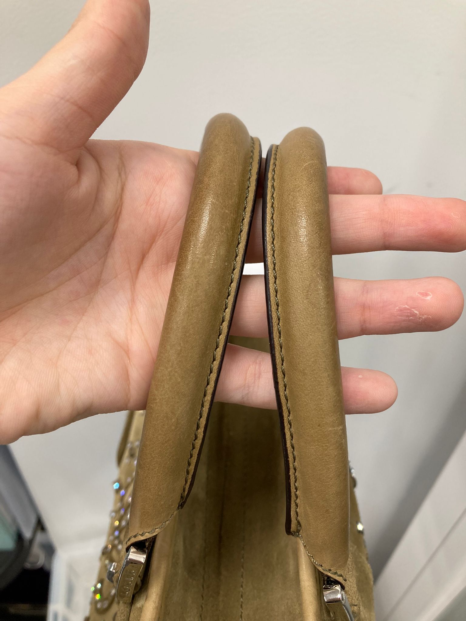 Loewe Amazona 28 en ante khaki con detalles plateados