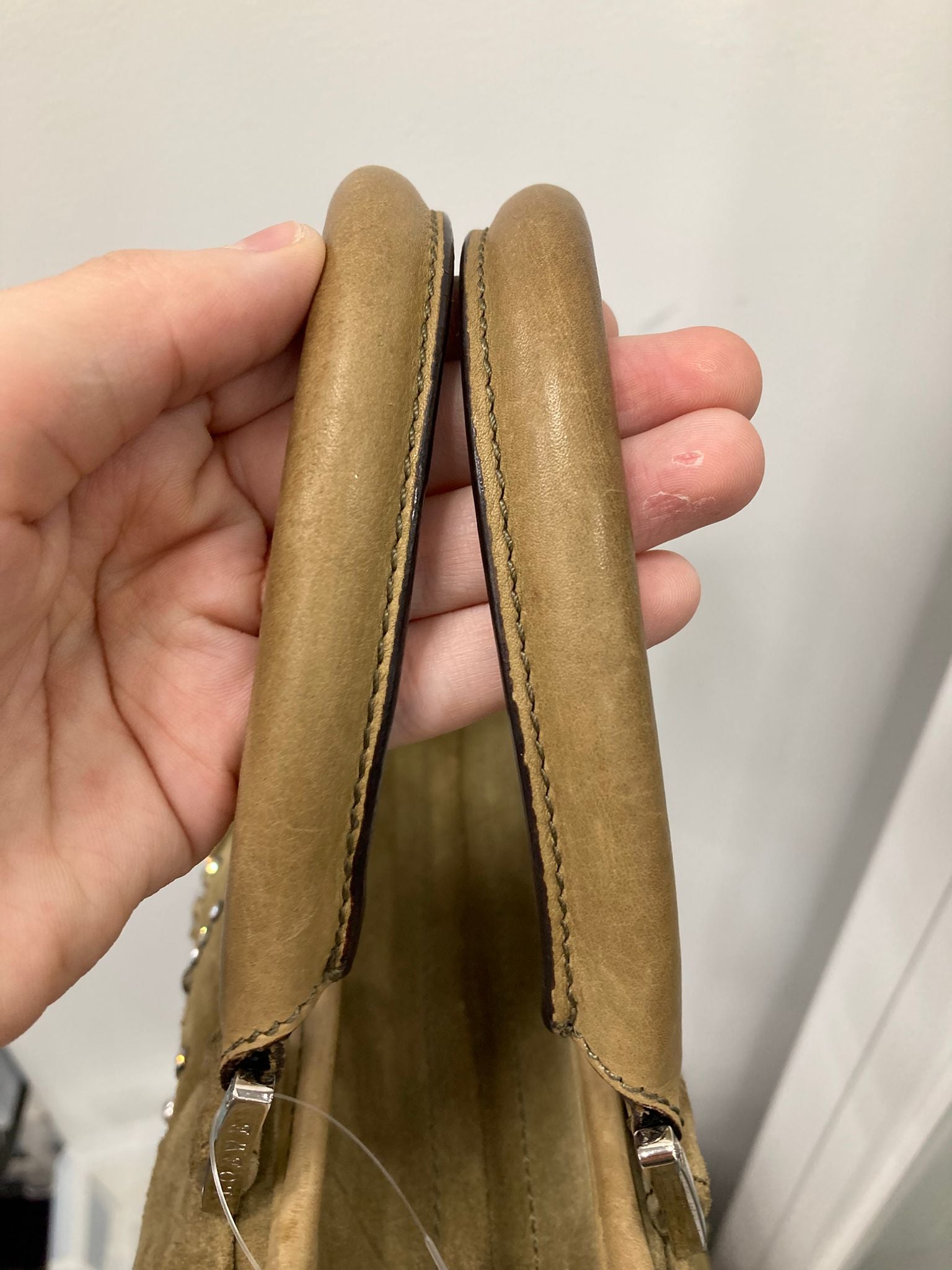 Loewe Amazona 28 en ante khaki con detalles plateados