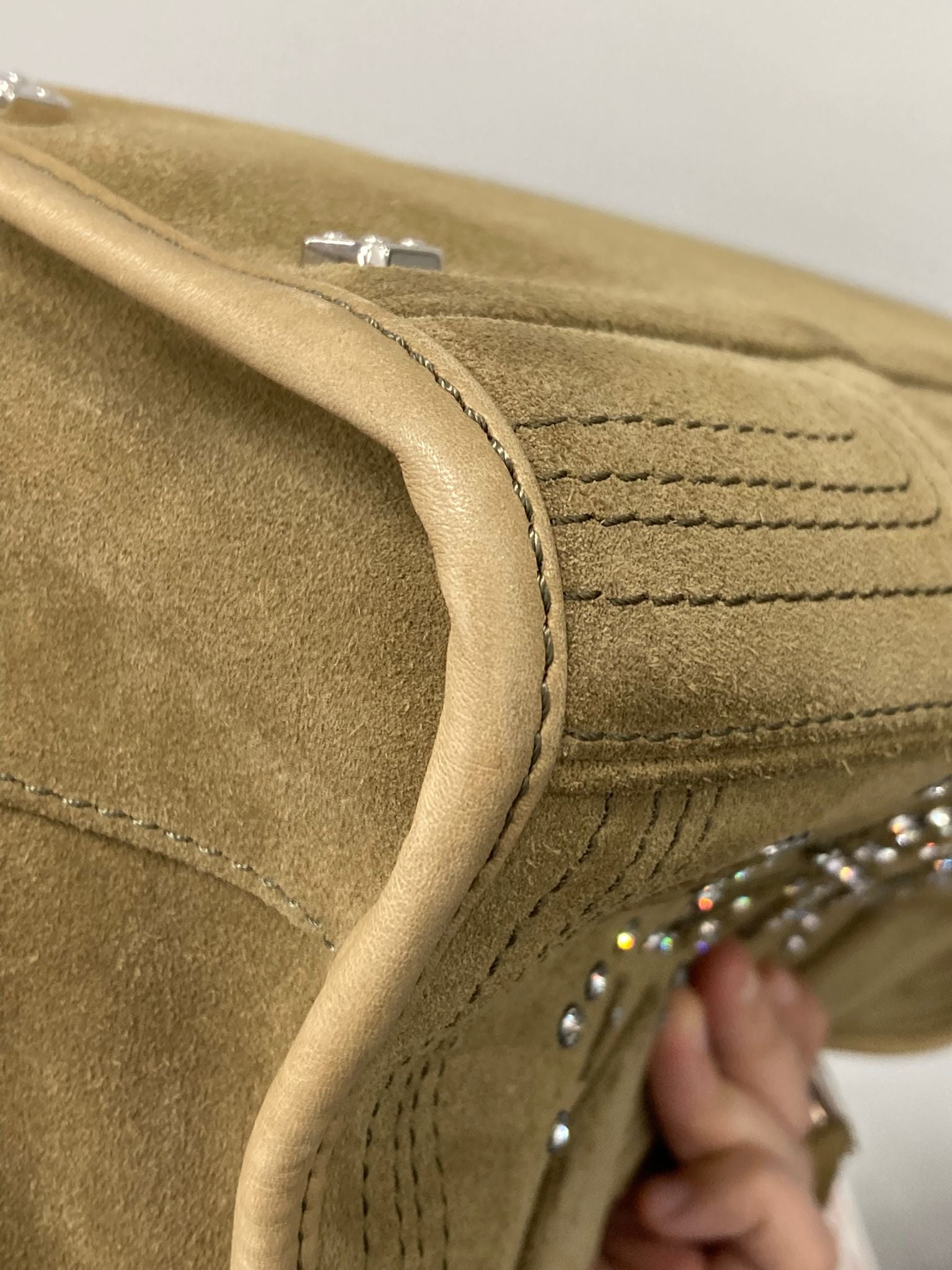 Loewe Amazona 28 en ante khaki con detalles plateados