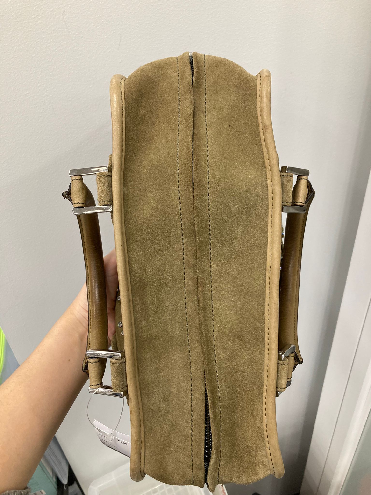 Loewe Amazona 28 en ante khaki con detalles plateados