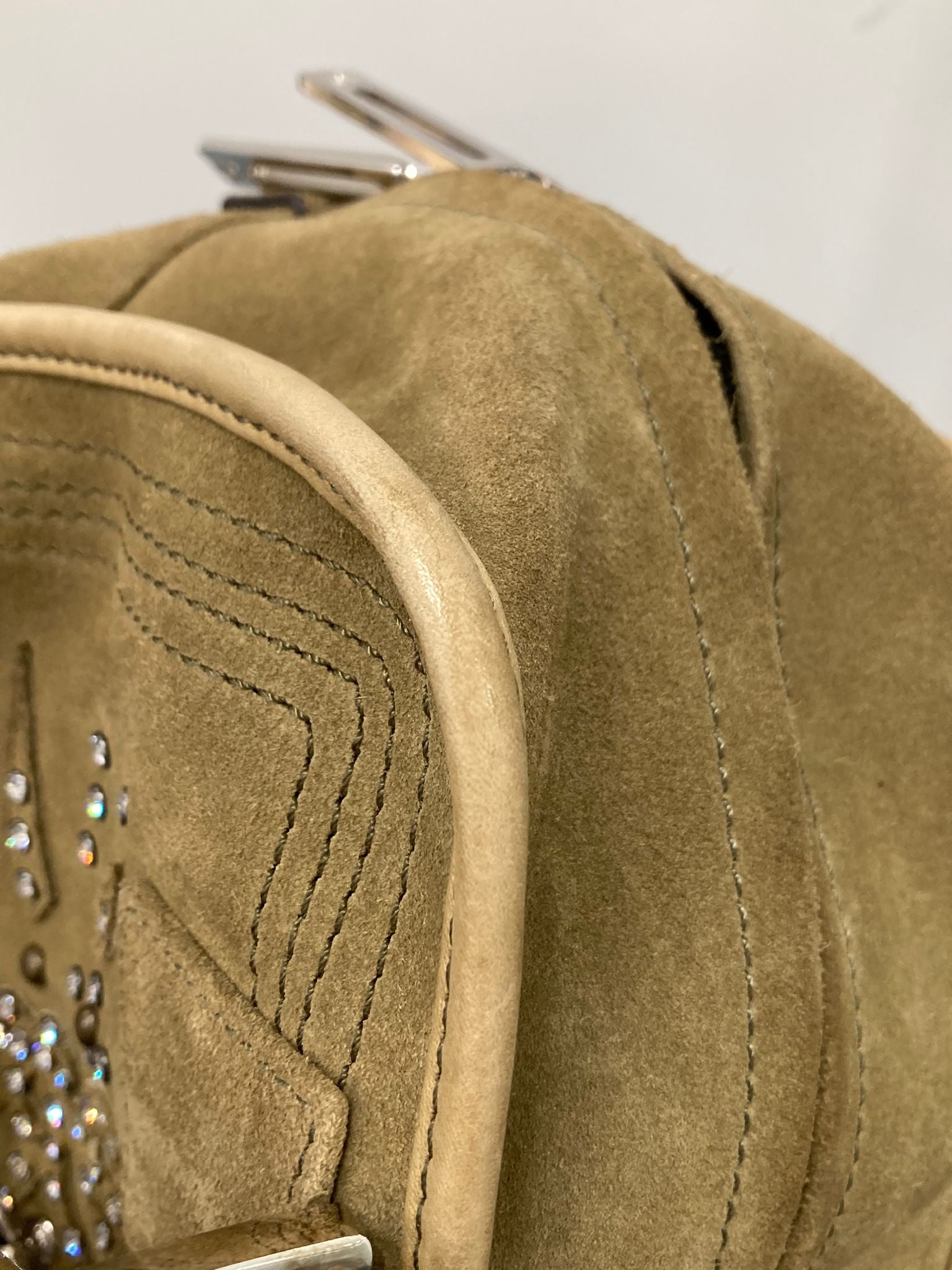 Loewe Amazona 28 en ante khaki con detalles plateados