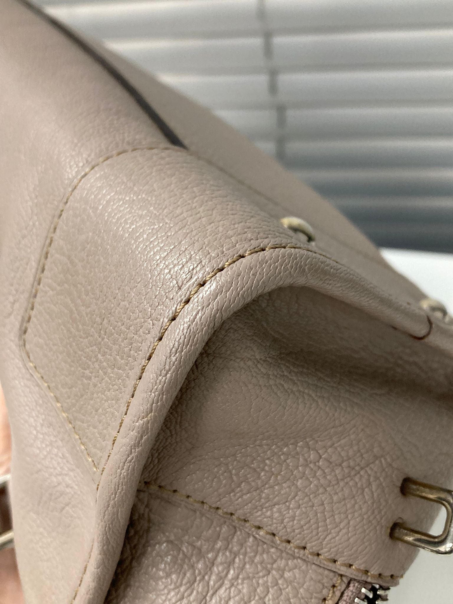 Loewe Amazona 28 piel greige con herrajes plata