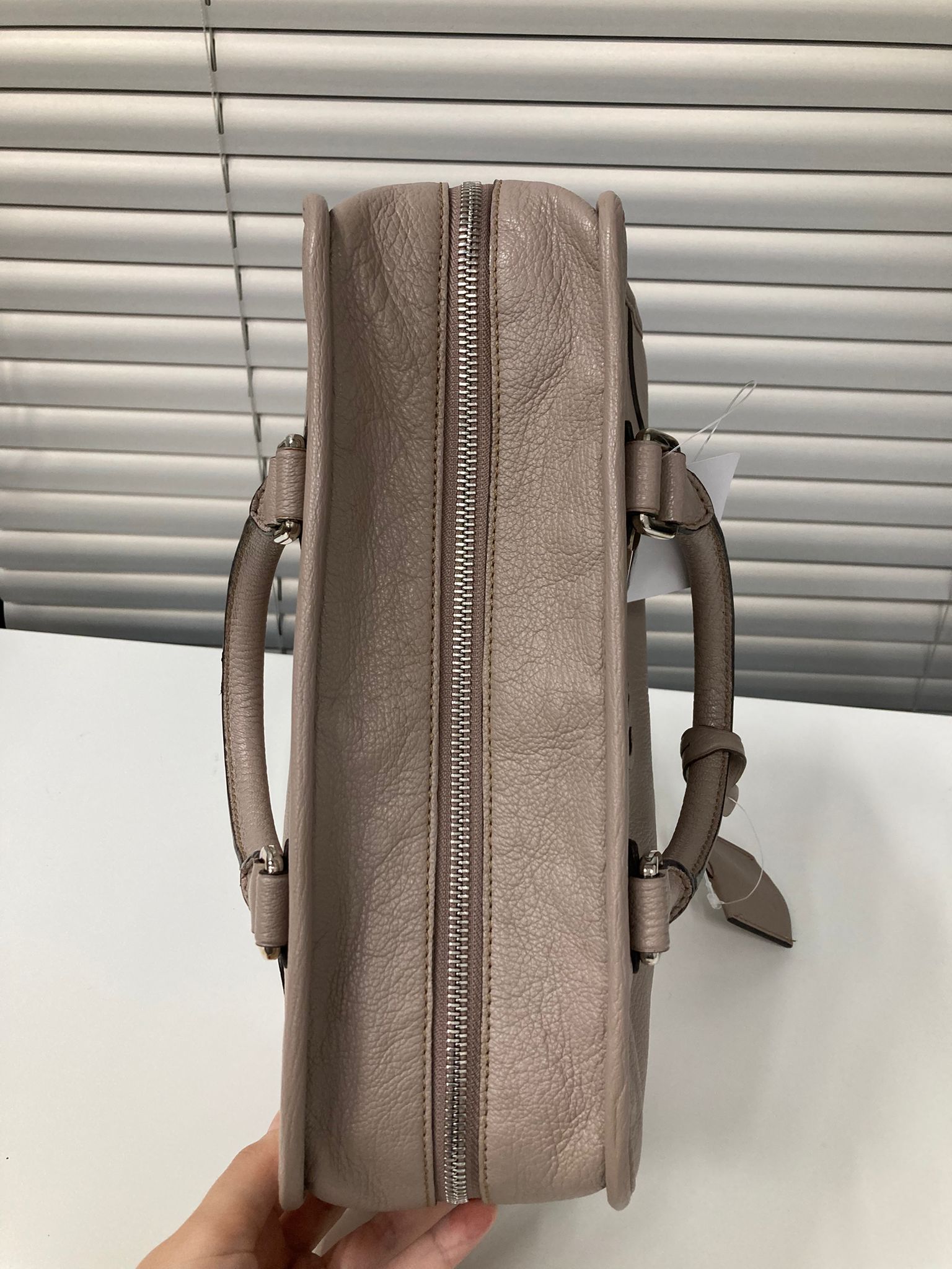 Loewe Amazona 28 piel greige con herrajes plata