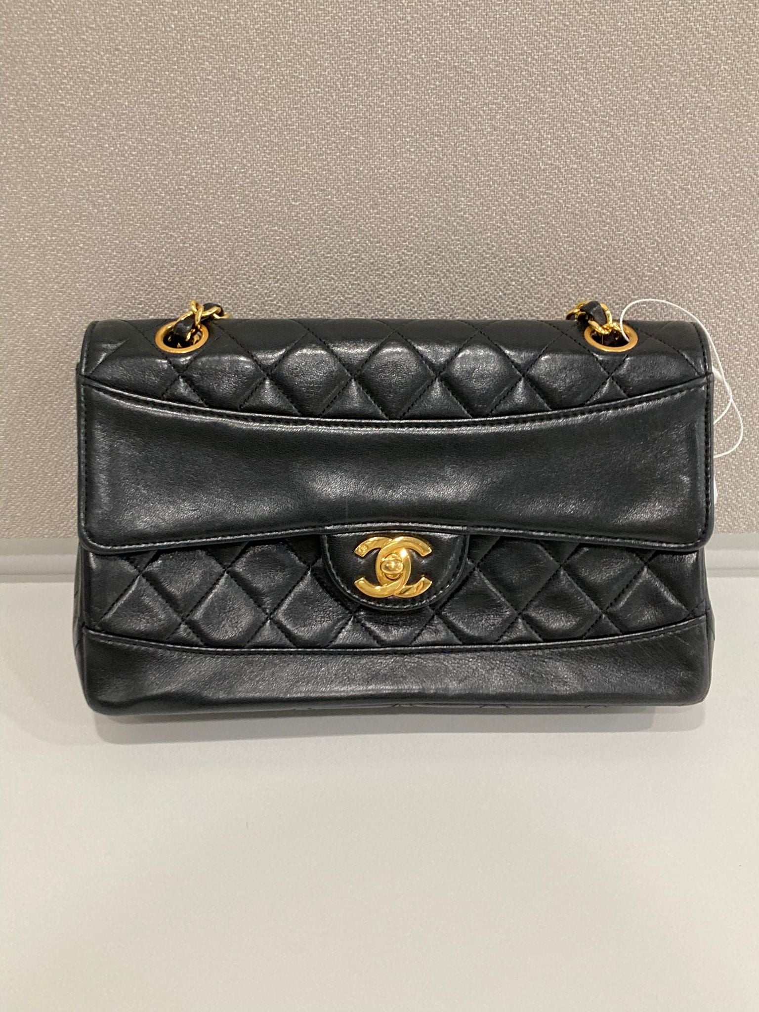 Chanel timeless 24 con cartera piel de cordero (lambskin) negra