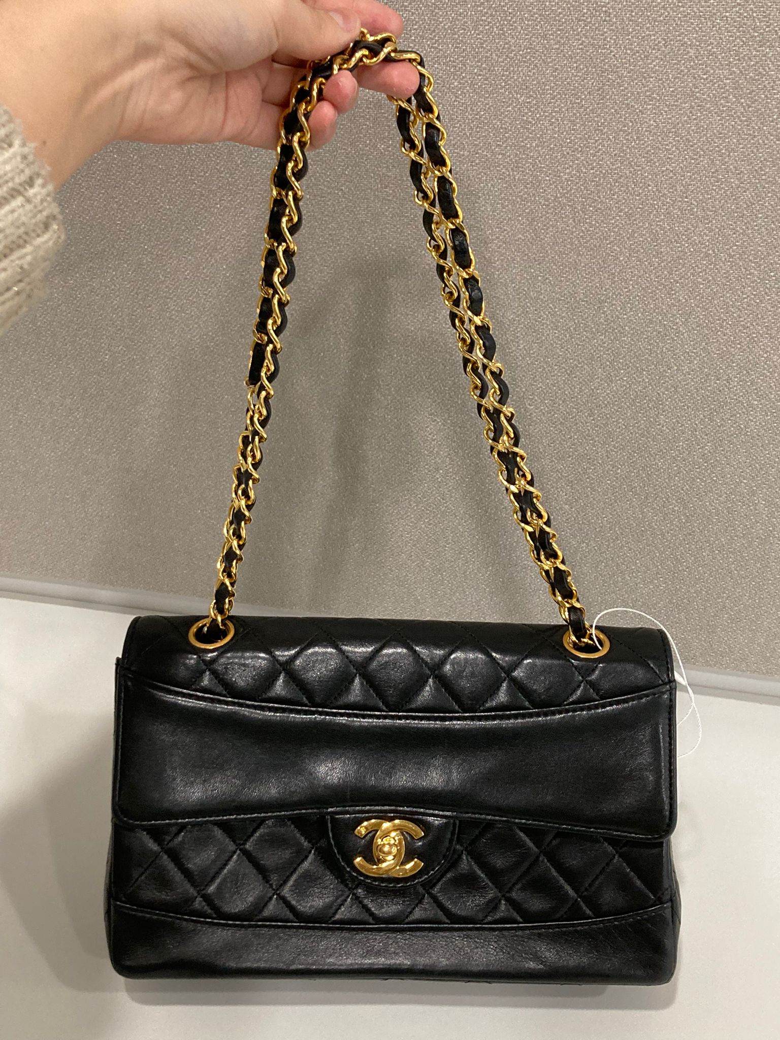 Chanel timeless 24 con cartera piel de cordero (lambskin) negra