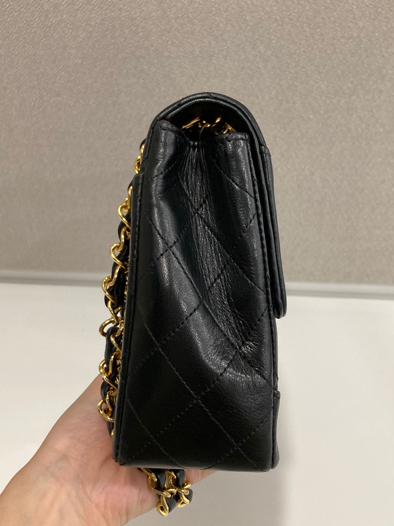 Chanel timeless 24 con cartera piel de cordero (lambskin) negra