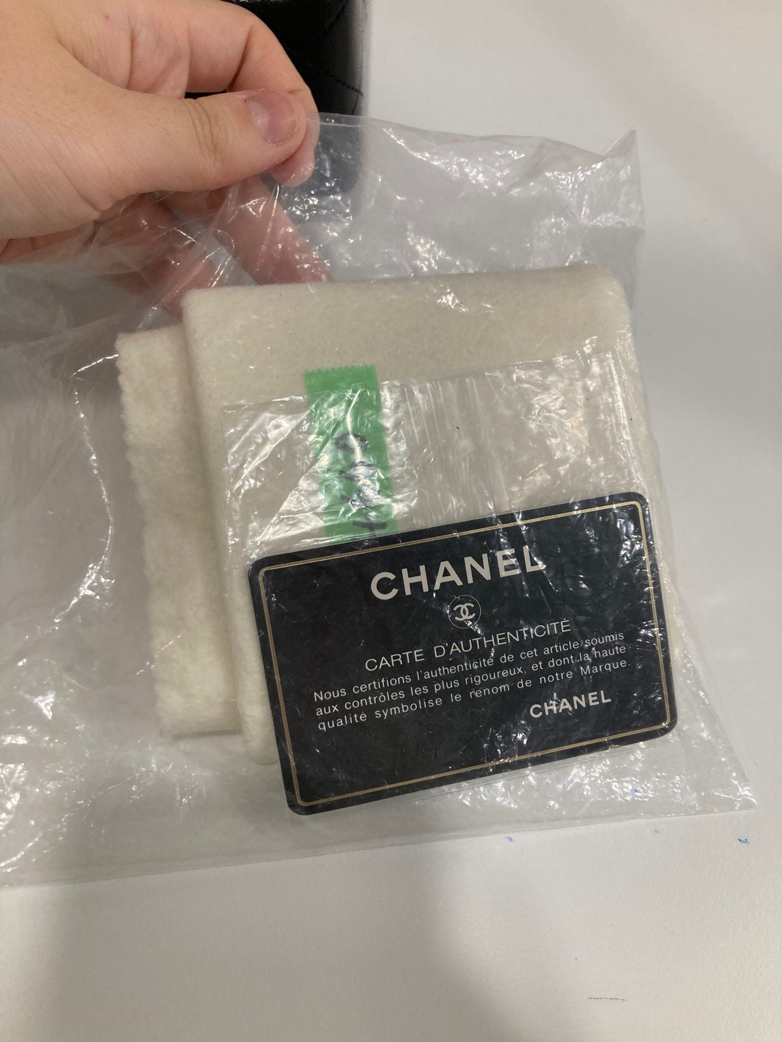 Chanel timeless 24 con cartera piel de cordero (lambskin) negra