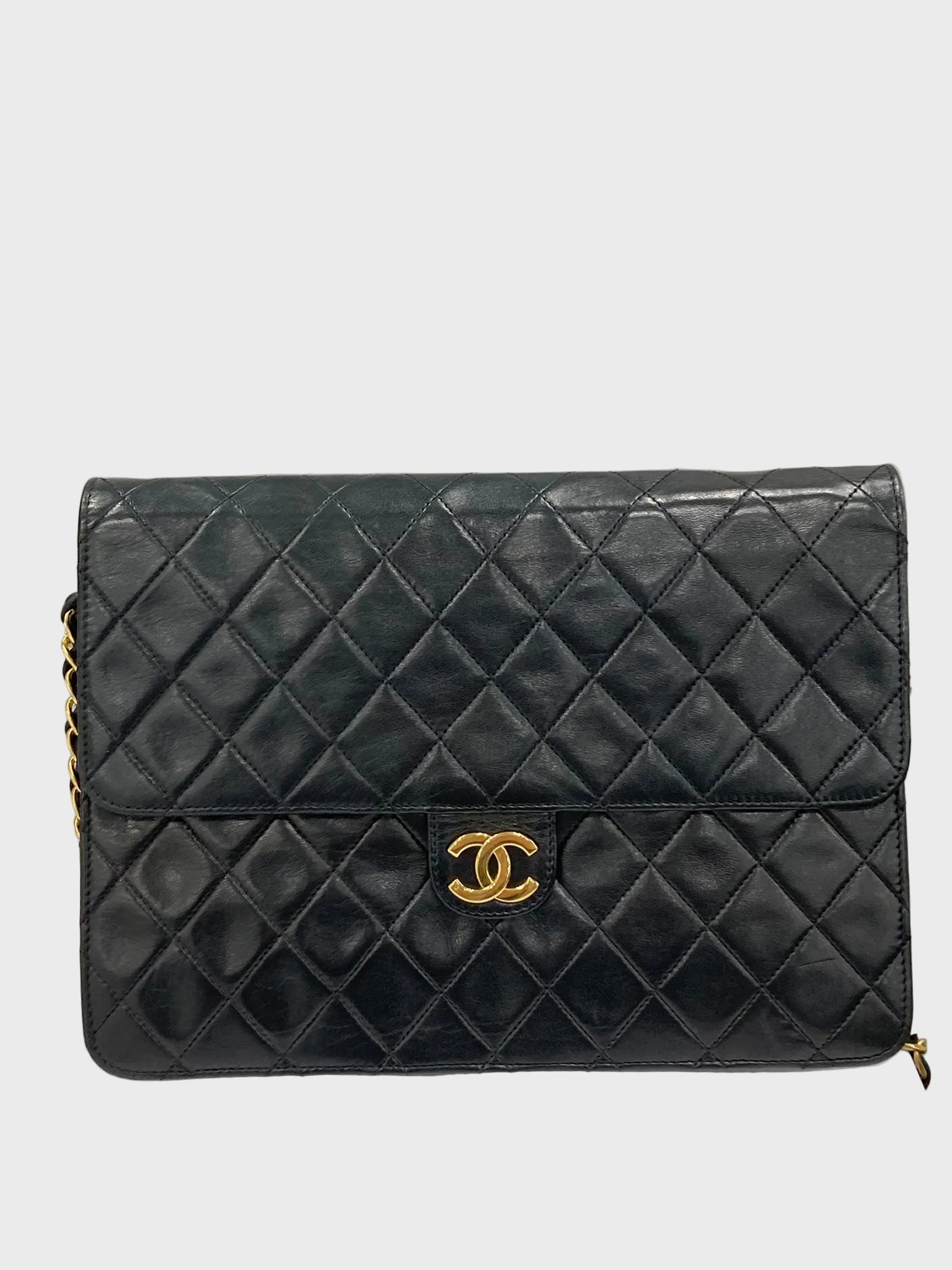 Chanel Timeless 25 Single Flap Lock negro en piel de cordero