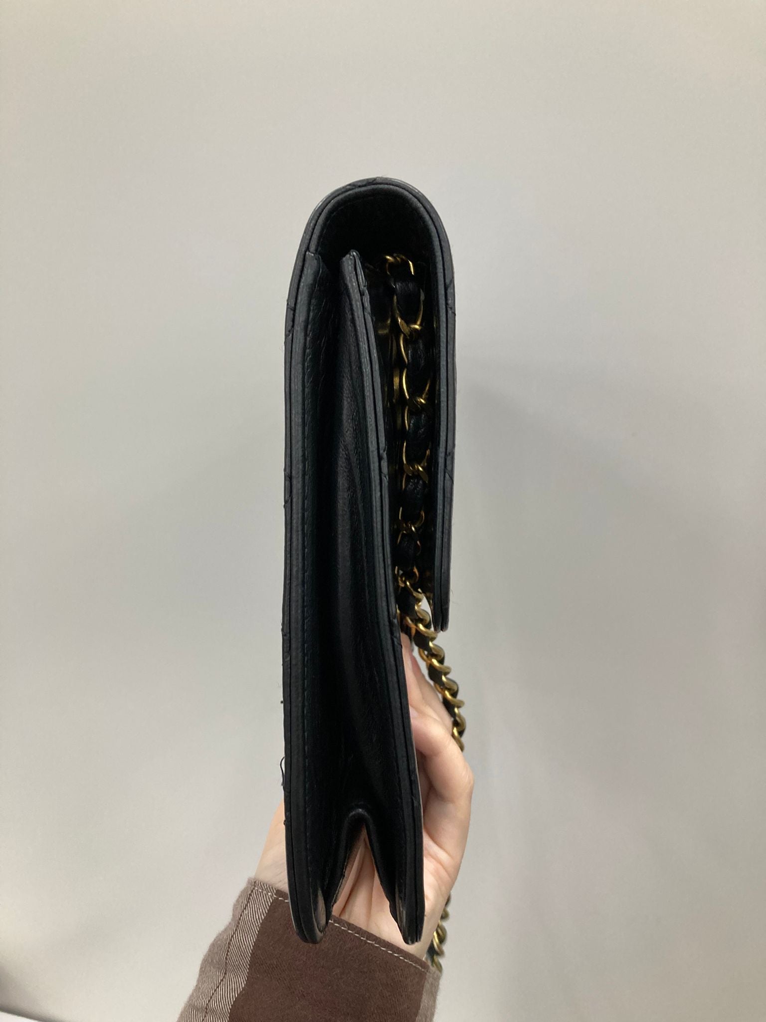 Chanel Timeless 25 Single Flap Lock negro en piel de cordero